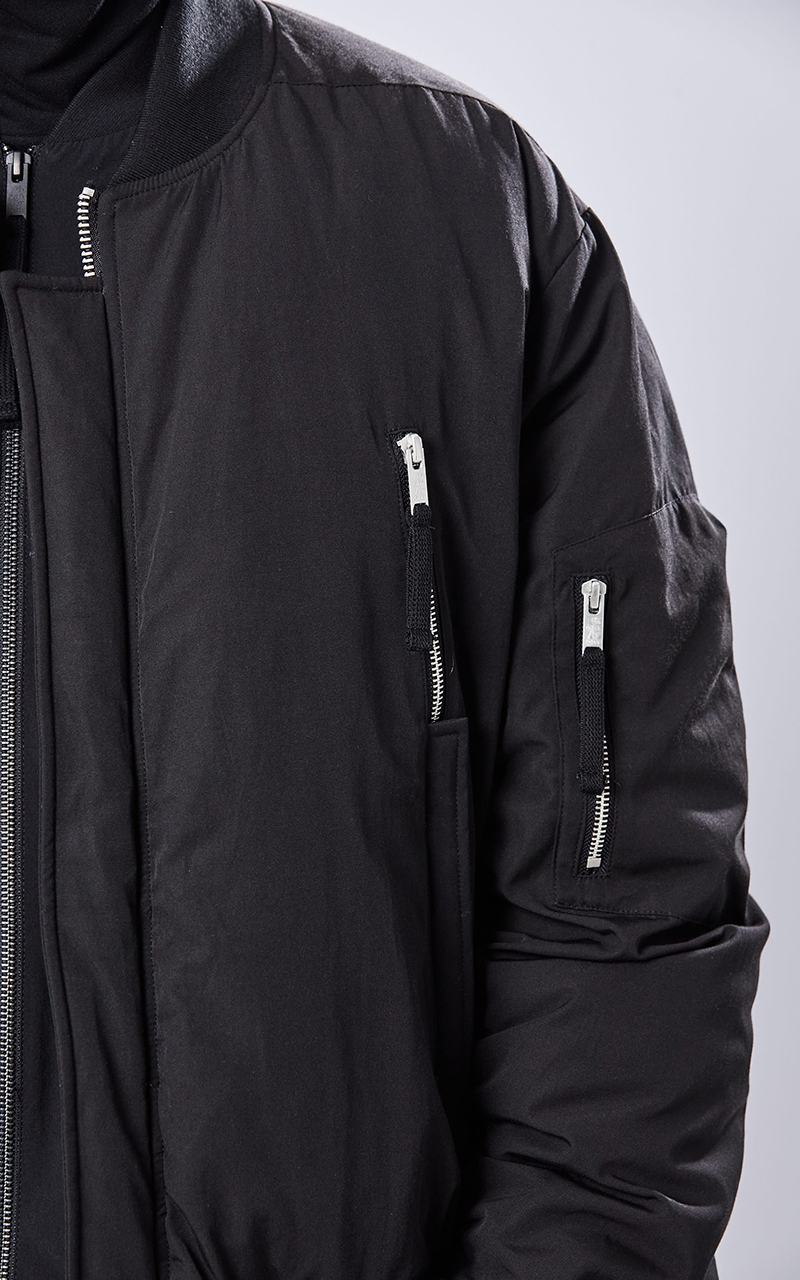 美品【thom/krom】MA-1 ボンバージャケット ブラック XS thom/krom HOODIE SHORT JACKET / WARM PADDED (BLACK)の商品ページ