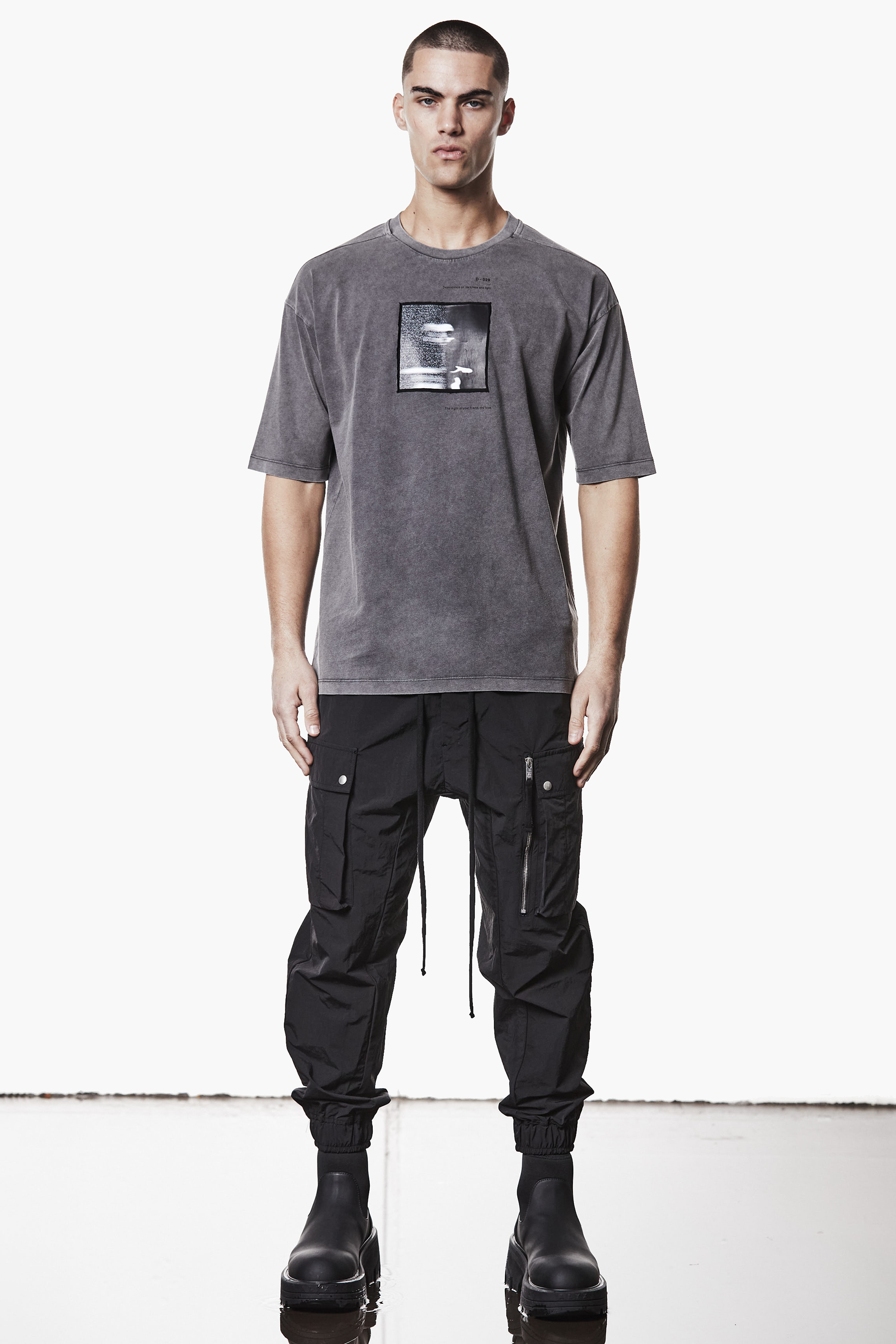 THOM KROM Loose Fit Patched Print Cotton Jersey T-Shirt T-shirt, Hosen, Person, Stehend, Mann
