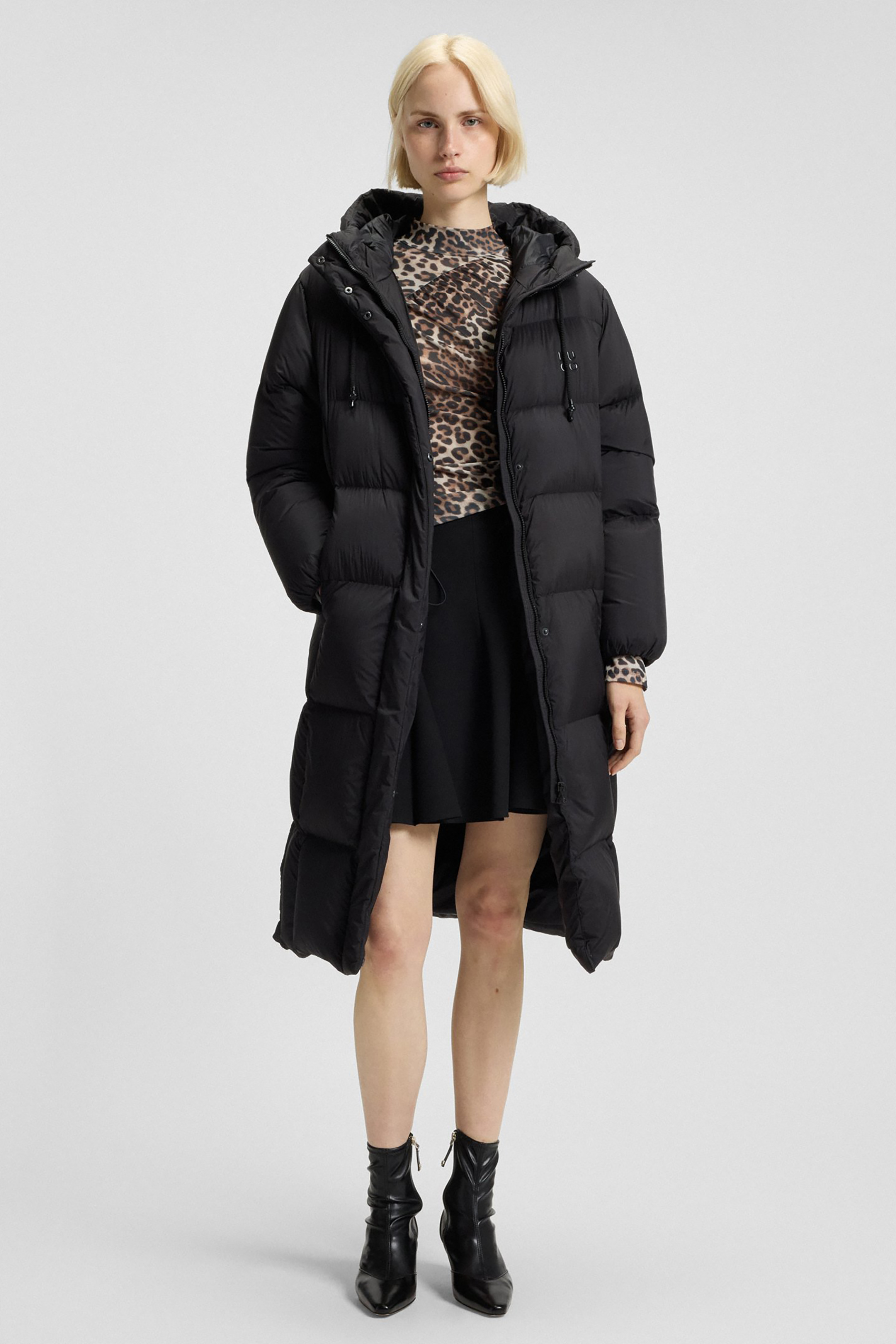 HUGO Slim Fit Leopard Print Stretch Mesh Crepe Long-Sleeve Turtleneck Top Dardonnay Mantel, Jacke, Person, Frau