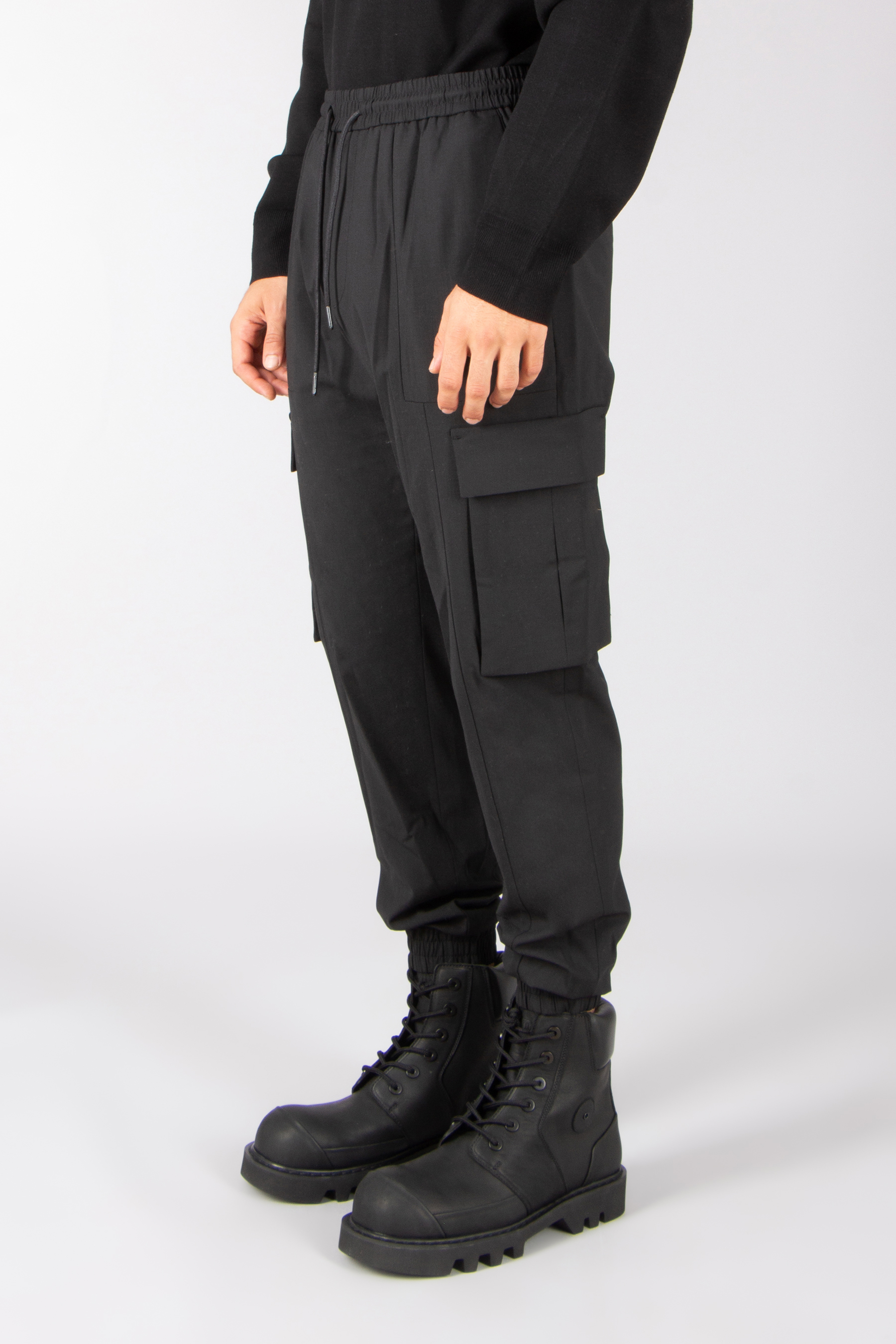 JUUN.J Relaxed Fit Wool Blend Cargo Joggers Bekleidung, Hosen, Person, Schuh, Mantel
