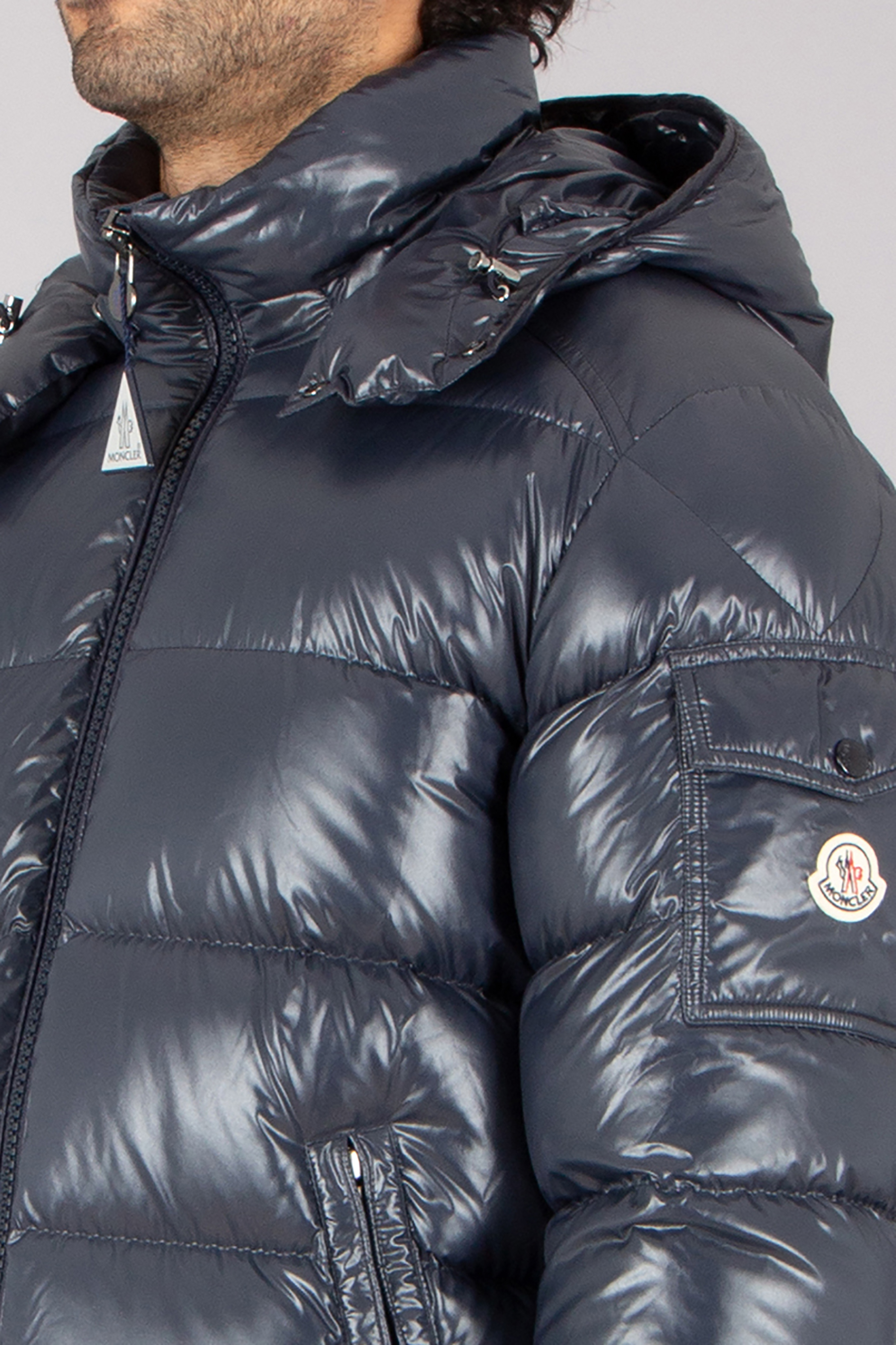 MONCLER Maya Regular Fit Nylon Laqué Down Jacket Bekleidung, Mantel, Jacke
