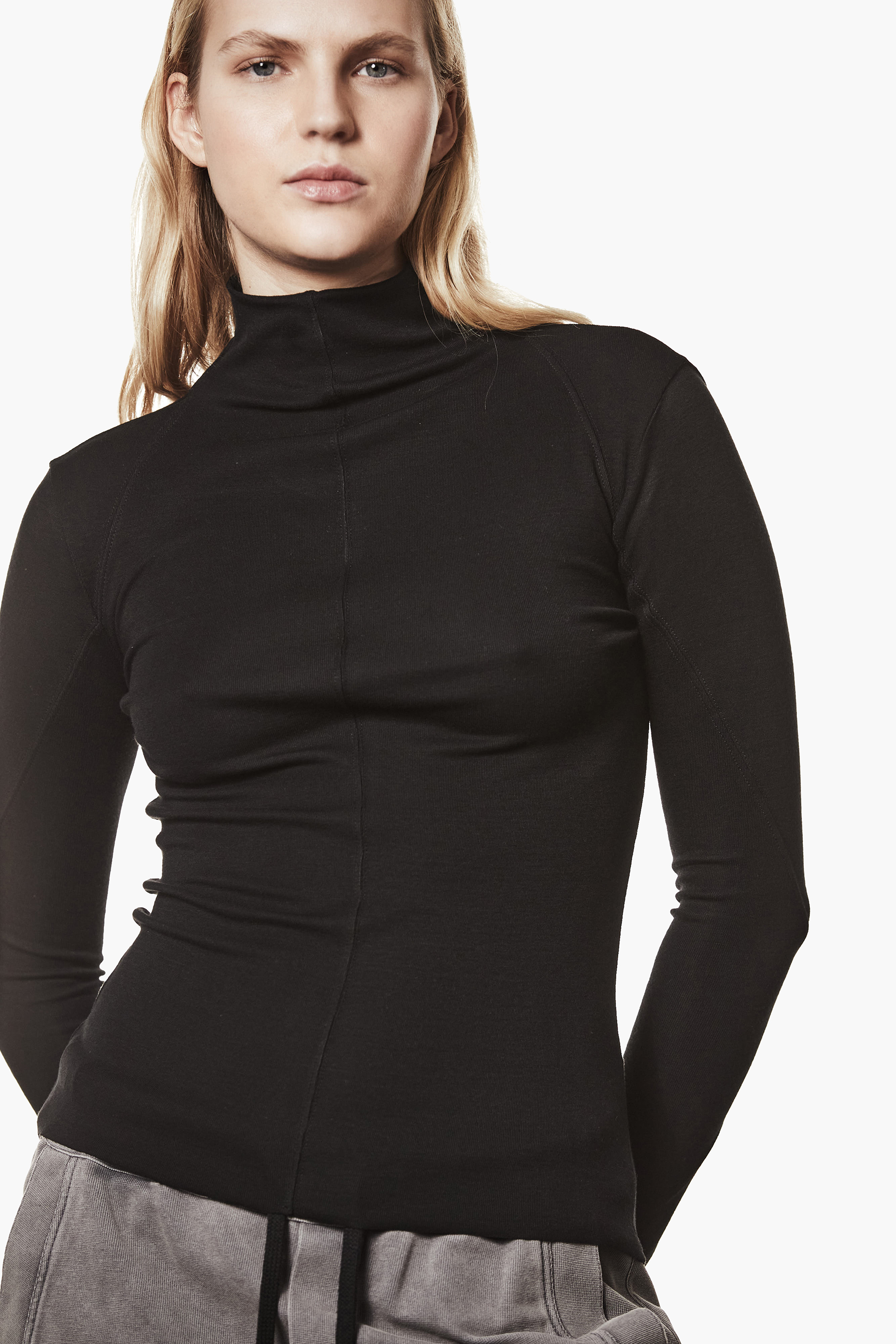 THOM KROM Slim Fit Viscose Stretch Roll Neck Long-Sleeve T-Shirt Langarm, Ärmel, Bluse, Person, Frau