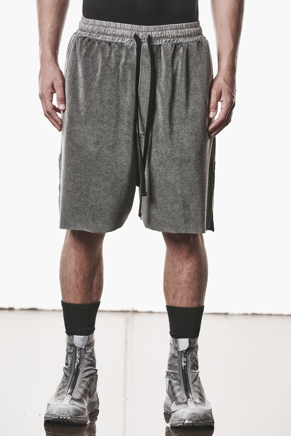 Bekleidung, Kurze Hosen, Rock, Person, Schuh