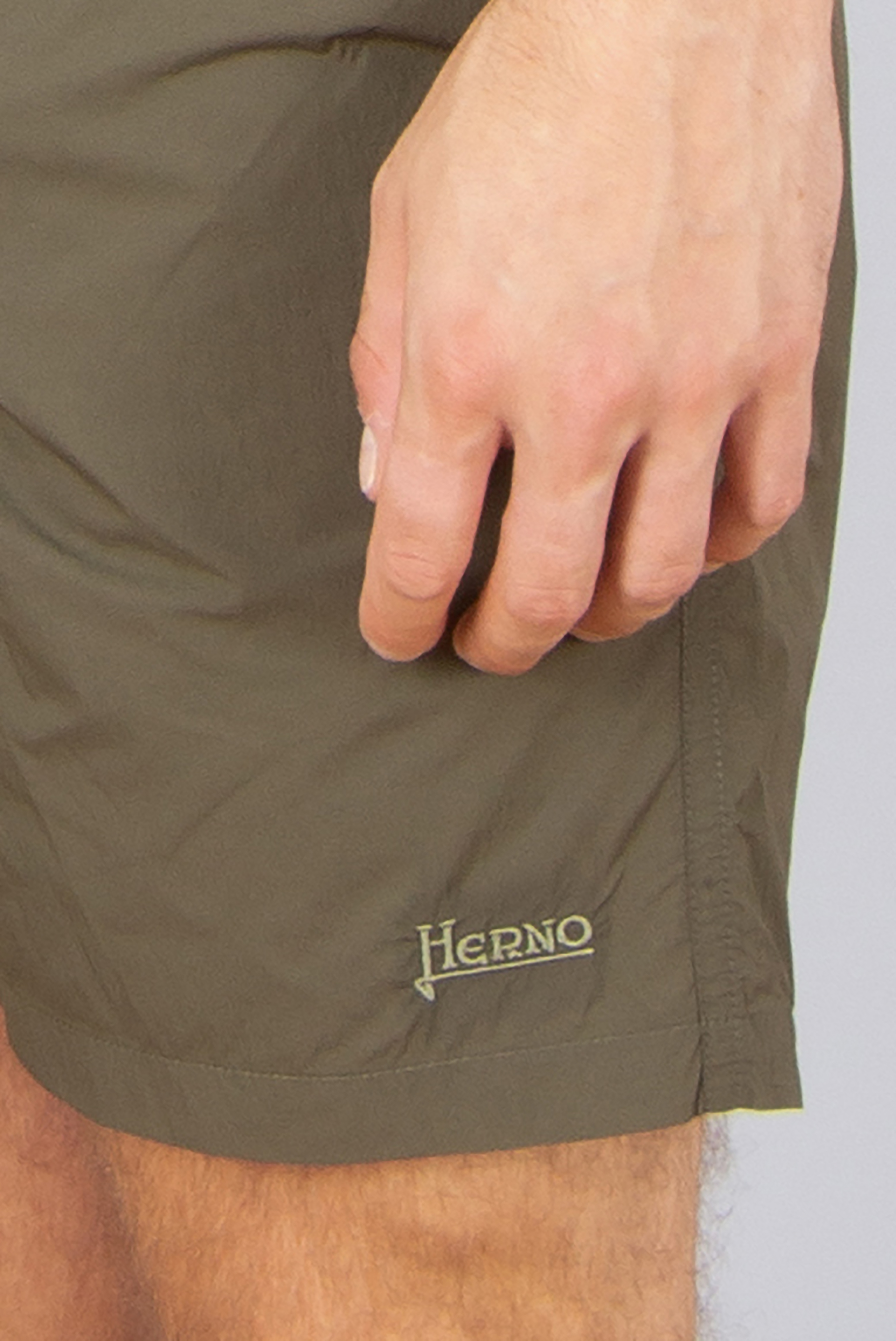 HERNO Regular Fit Ultralight Crease Swim Shorts Bekleidung, Kurze Hosen, Person