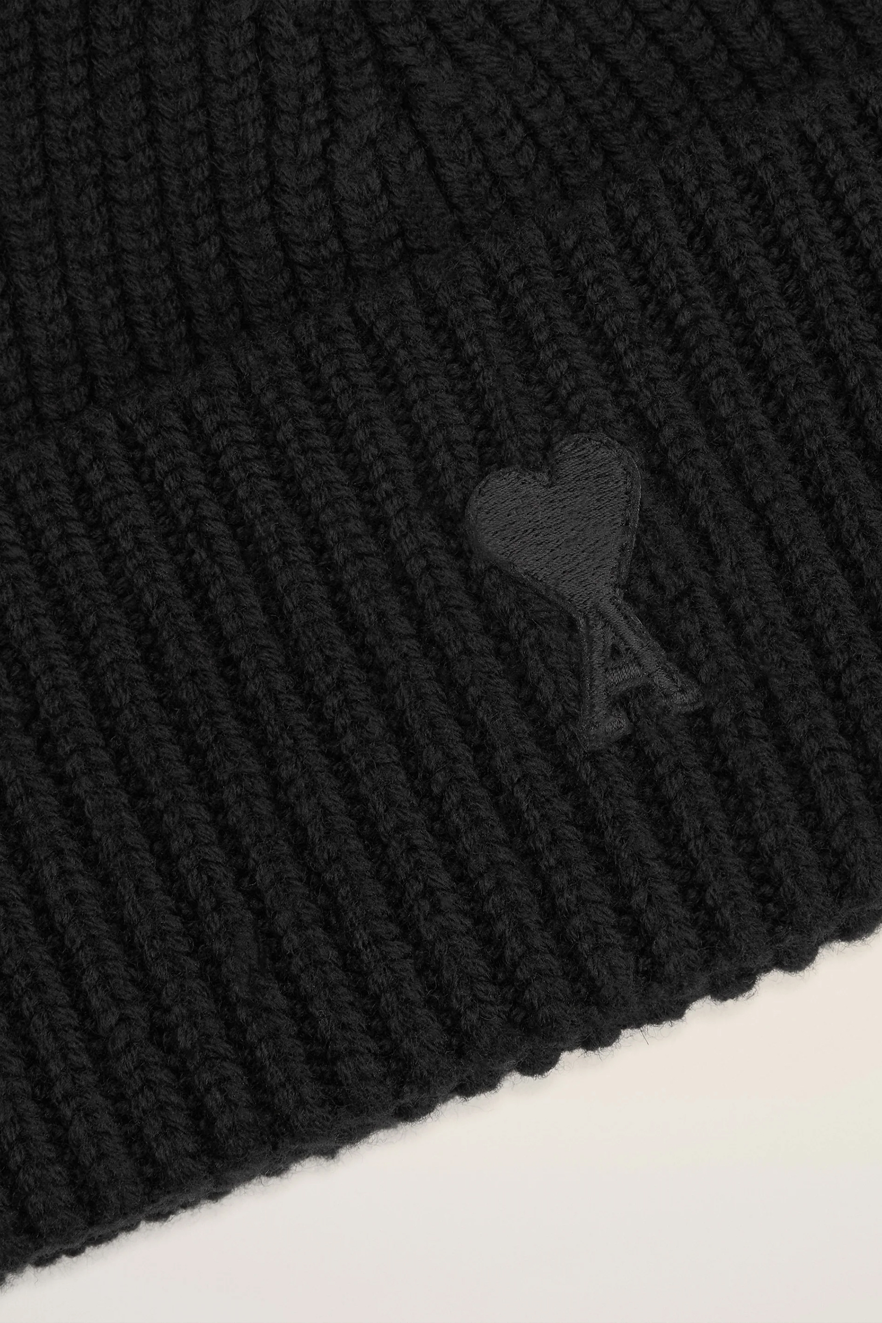 AMI PARIS Ami De Coeur Ribbed Virgin Wool Beanie Dekoration für Zuhause, Teppich