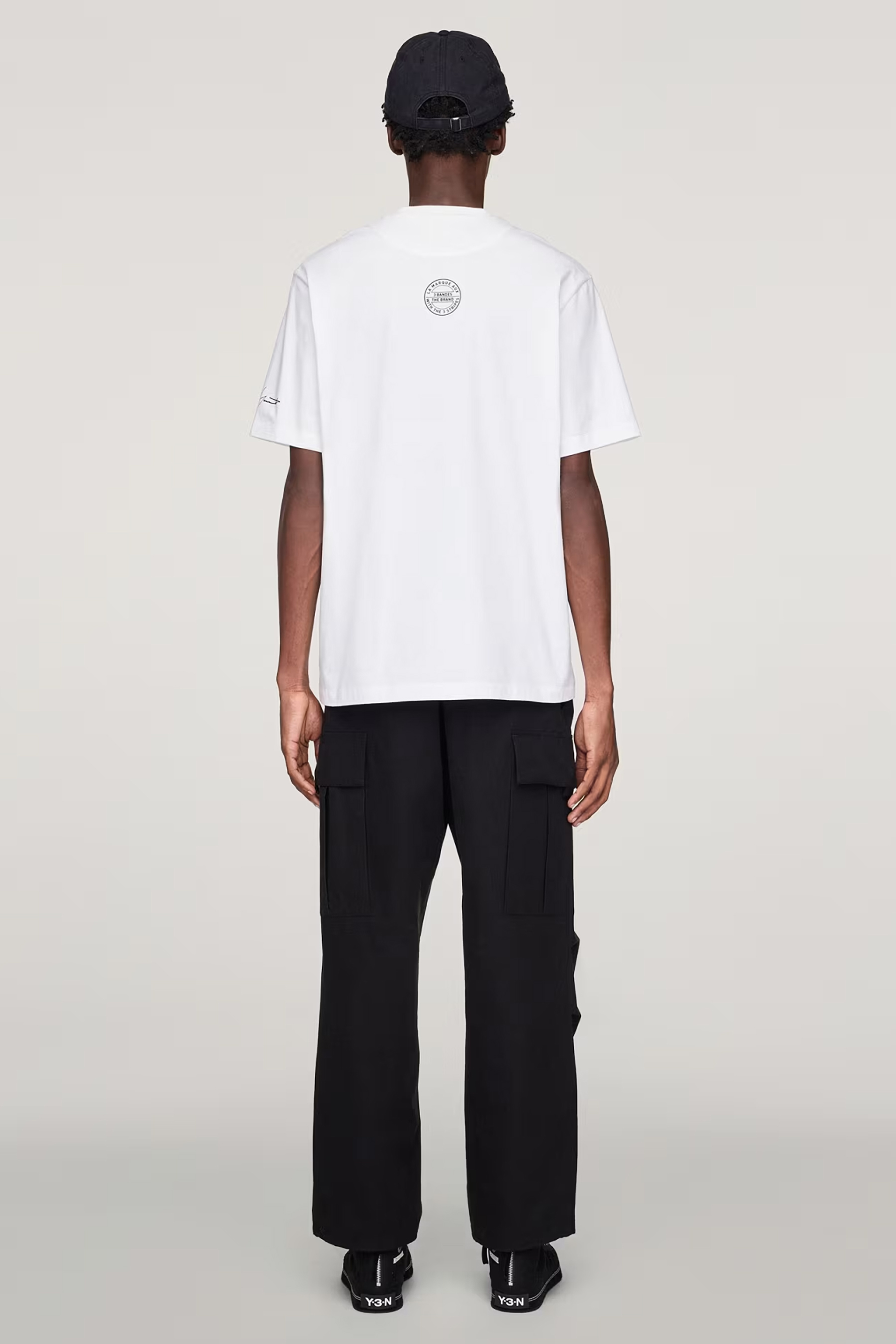 T-shirt, Hosen, Erwachsener, Mann, Person