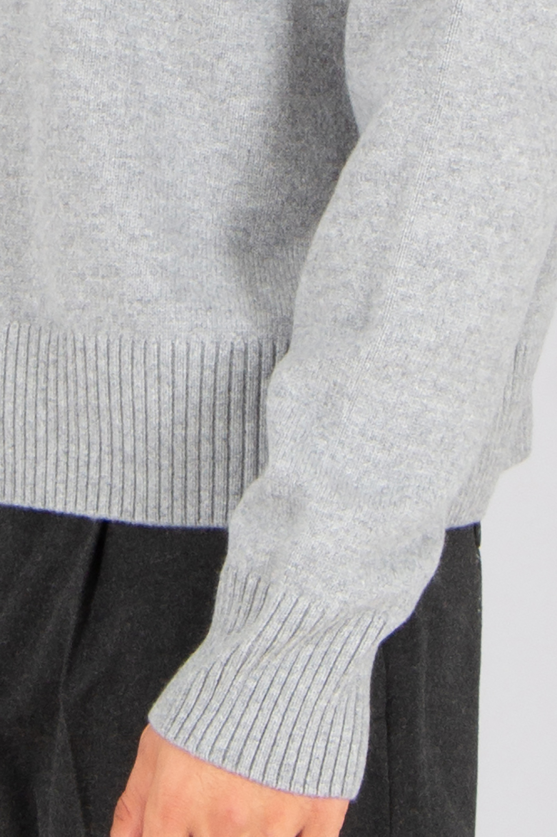 AMI PARIS Relaxed Fit Ami De Coeur Wool-Cashmere Blend Funnel Neck Sweater Bekleidung, Strickwaren, Pullover, Langarm, Ärmel