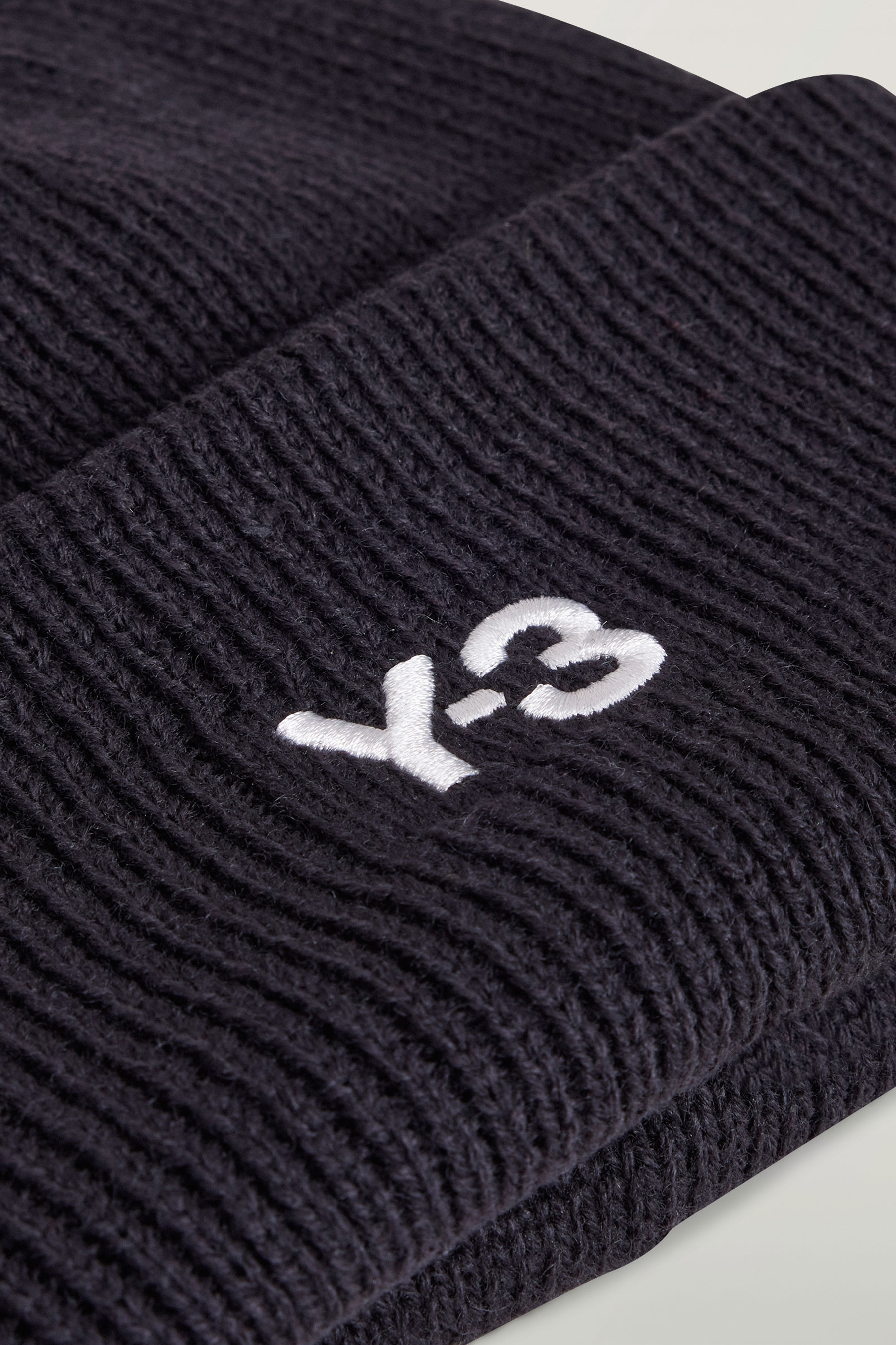 Y-3 Embroidered Ribbed Wool Blend Classic Beanie Bekleidung, Hut, Mütze, Inneneinrichtung