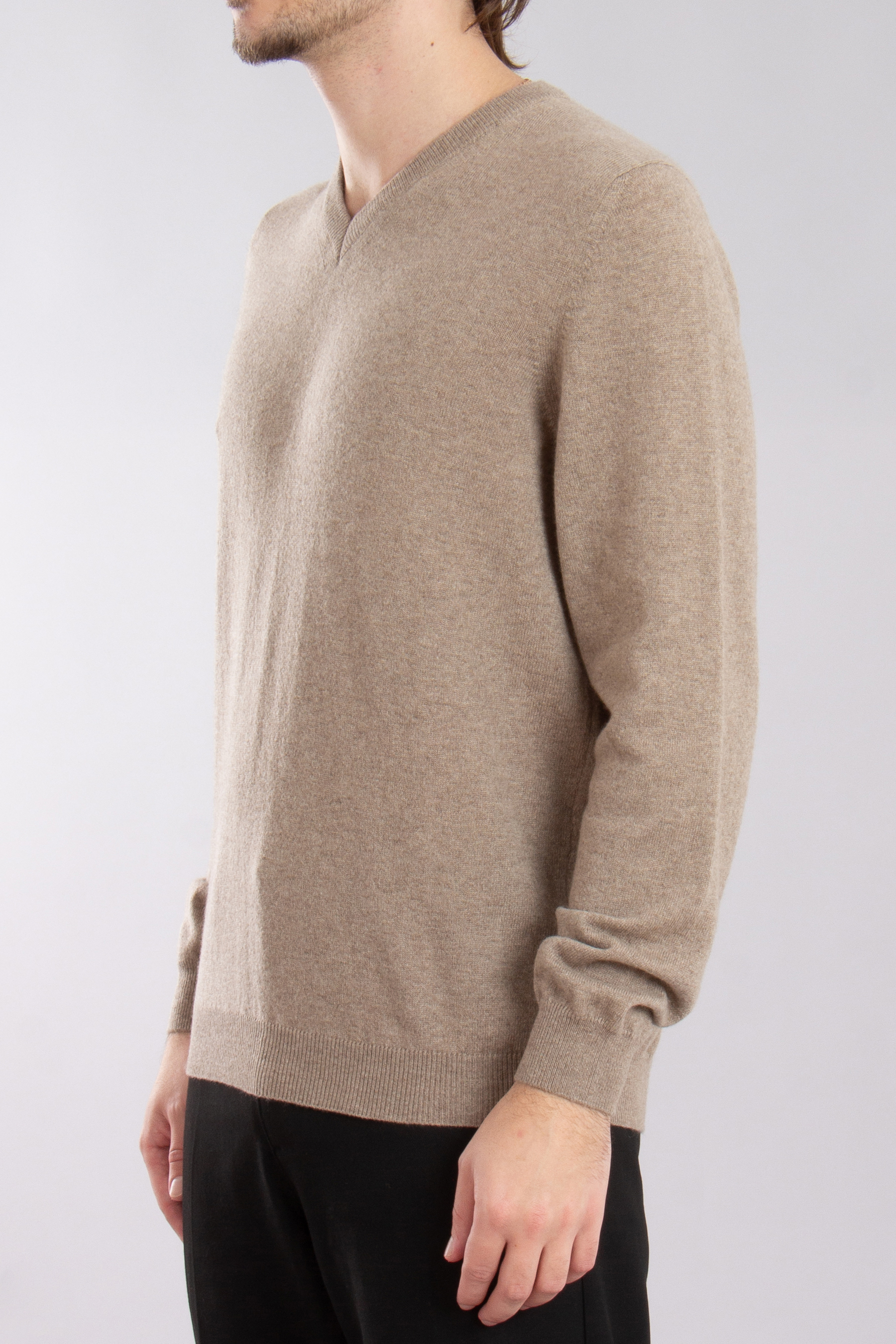 AIDA BARNI Cashmere V-Neck Sweater AIDA BARNI Cashmere V-Neck Sweater