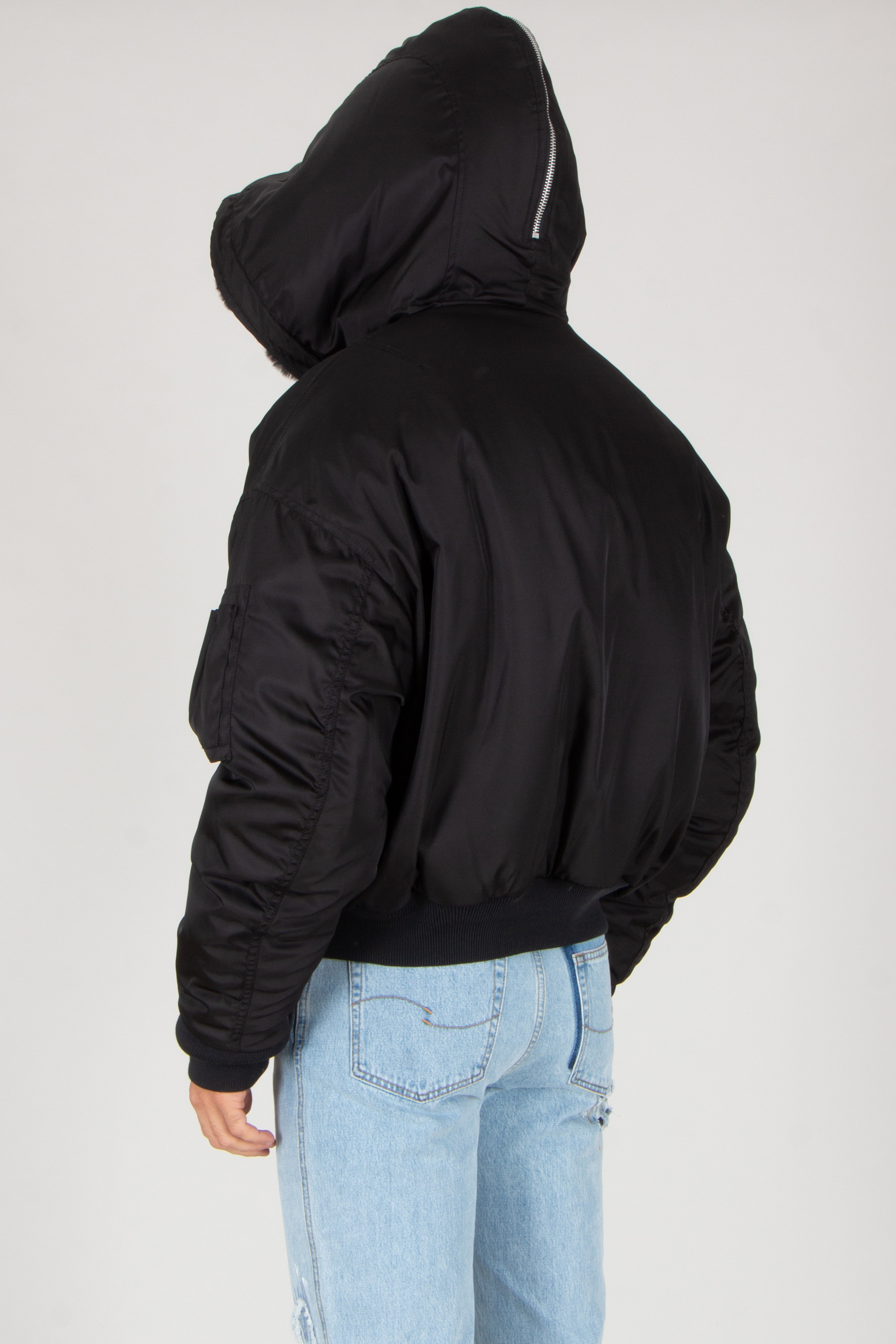 Mantel, Jacke, Kapuze, Jeanshose, Kapuzenpulli