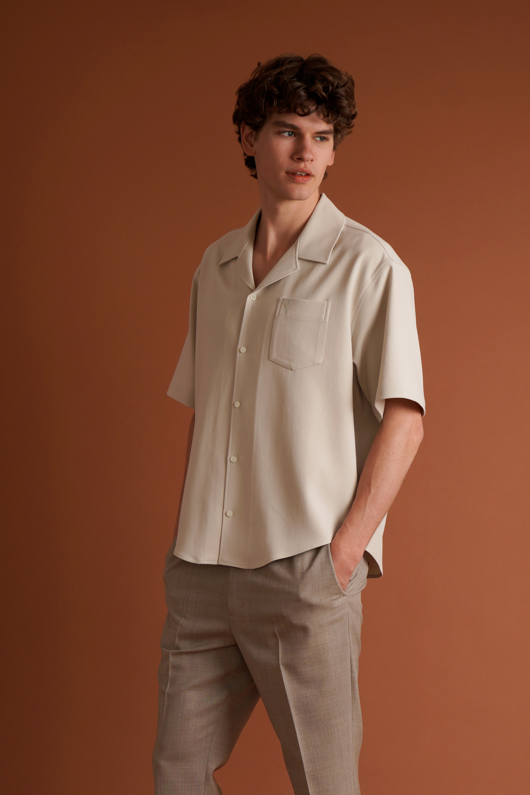 AMI PARIS Boxy Fit Ami De Coeur Cotton Gabardine Short-Sleeve Shirt Bluse, Hemd, Leinen, Mann, Person