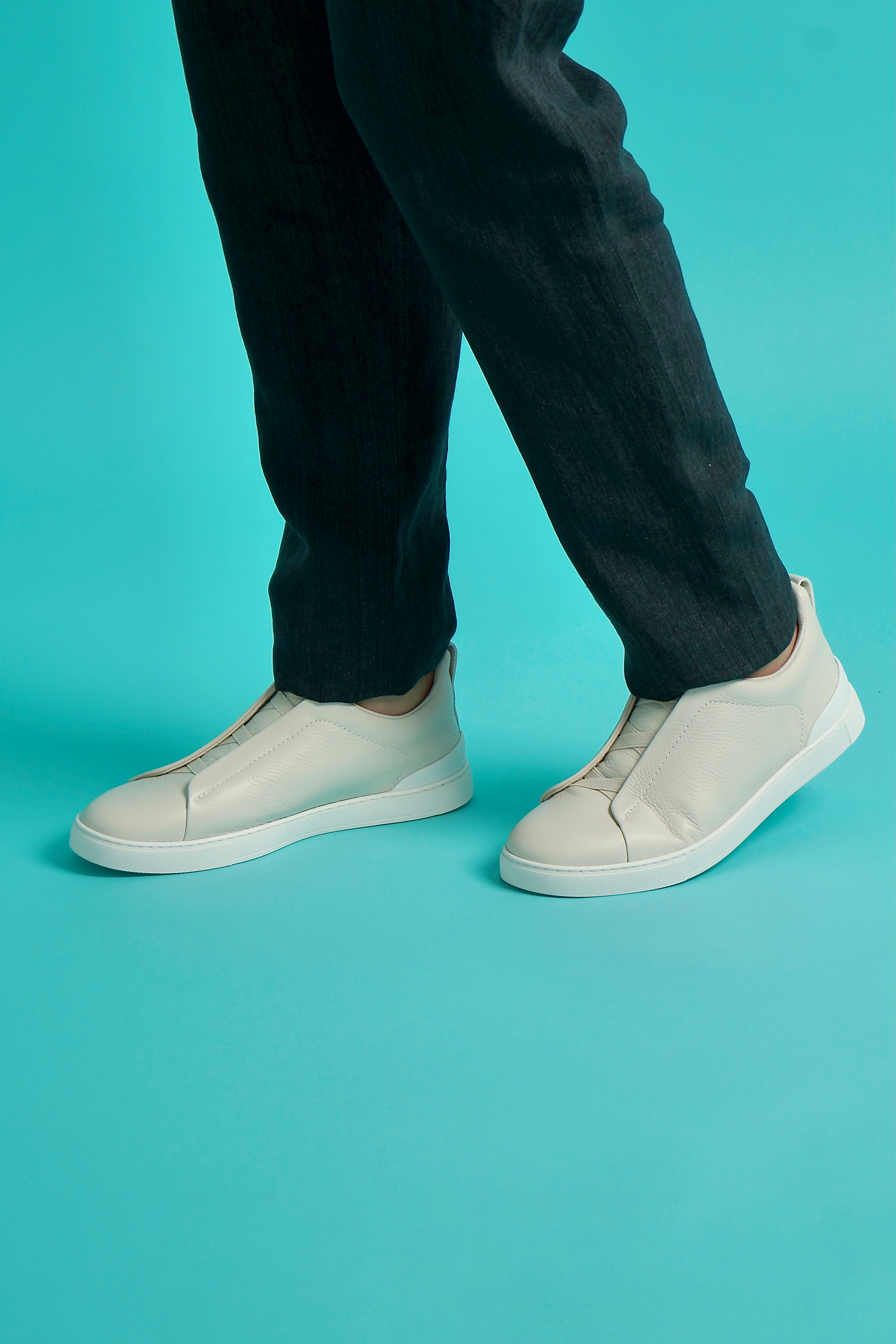 Schuhwerk, Schuh, Sneaker, Jeans, Person