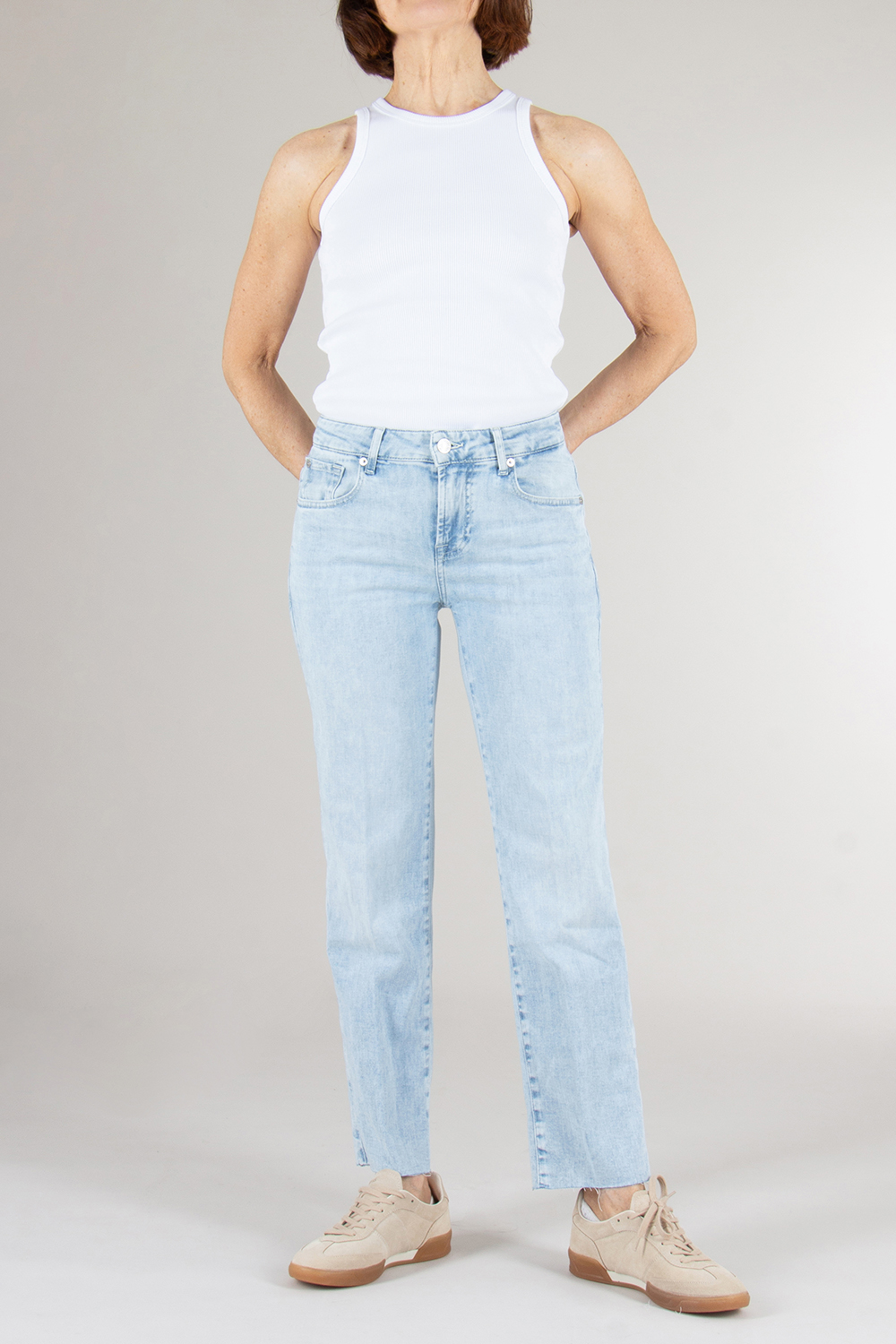 7 FOR ALL MANKIND Straight leg Raw Cut Denim Jeans Calie