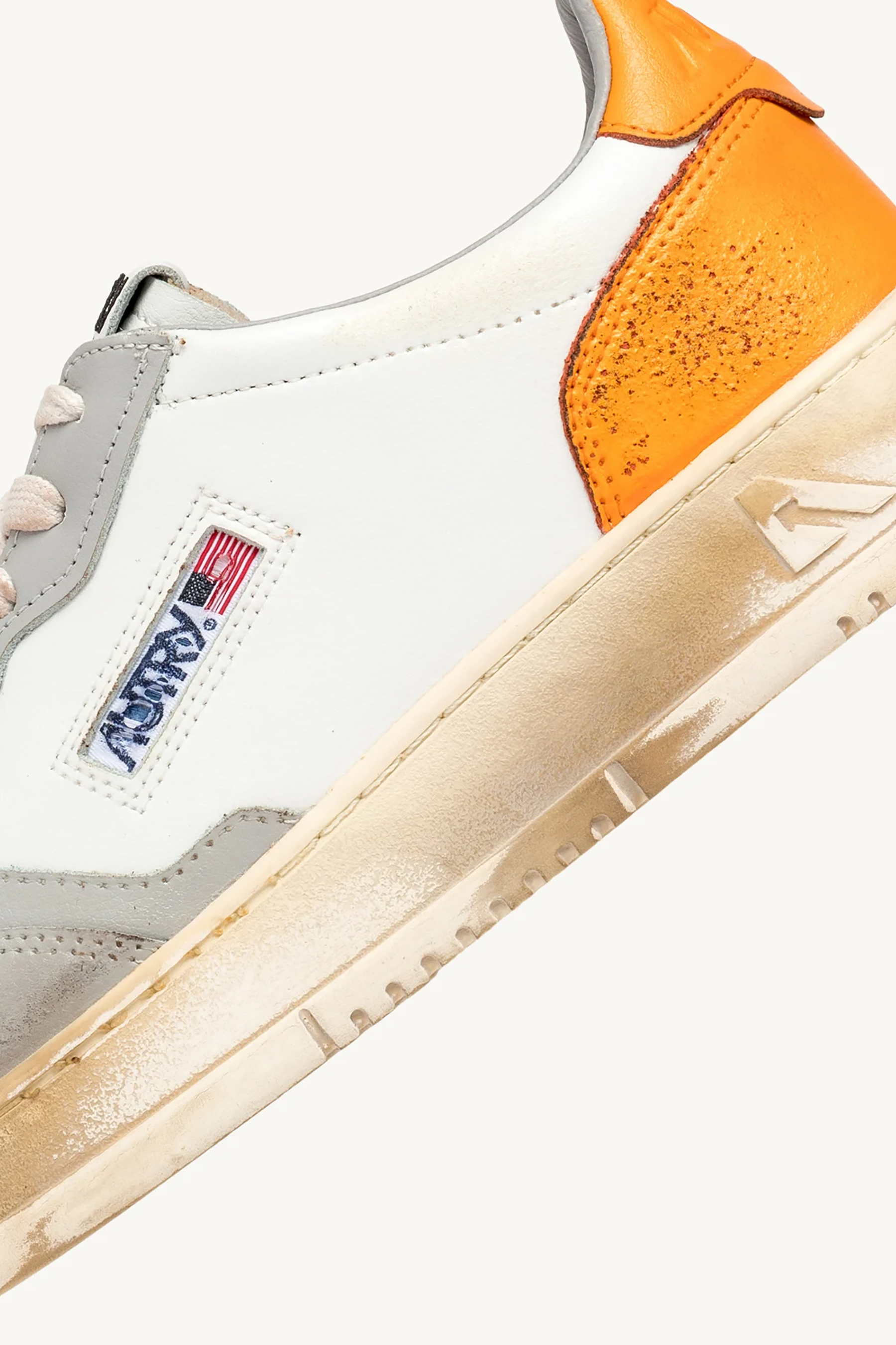 AUTRY Low Top Leather Sneakers Medalist Super Vintage AUTRY Low Top Leather Sneakers Medalist Super Vintage
