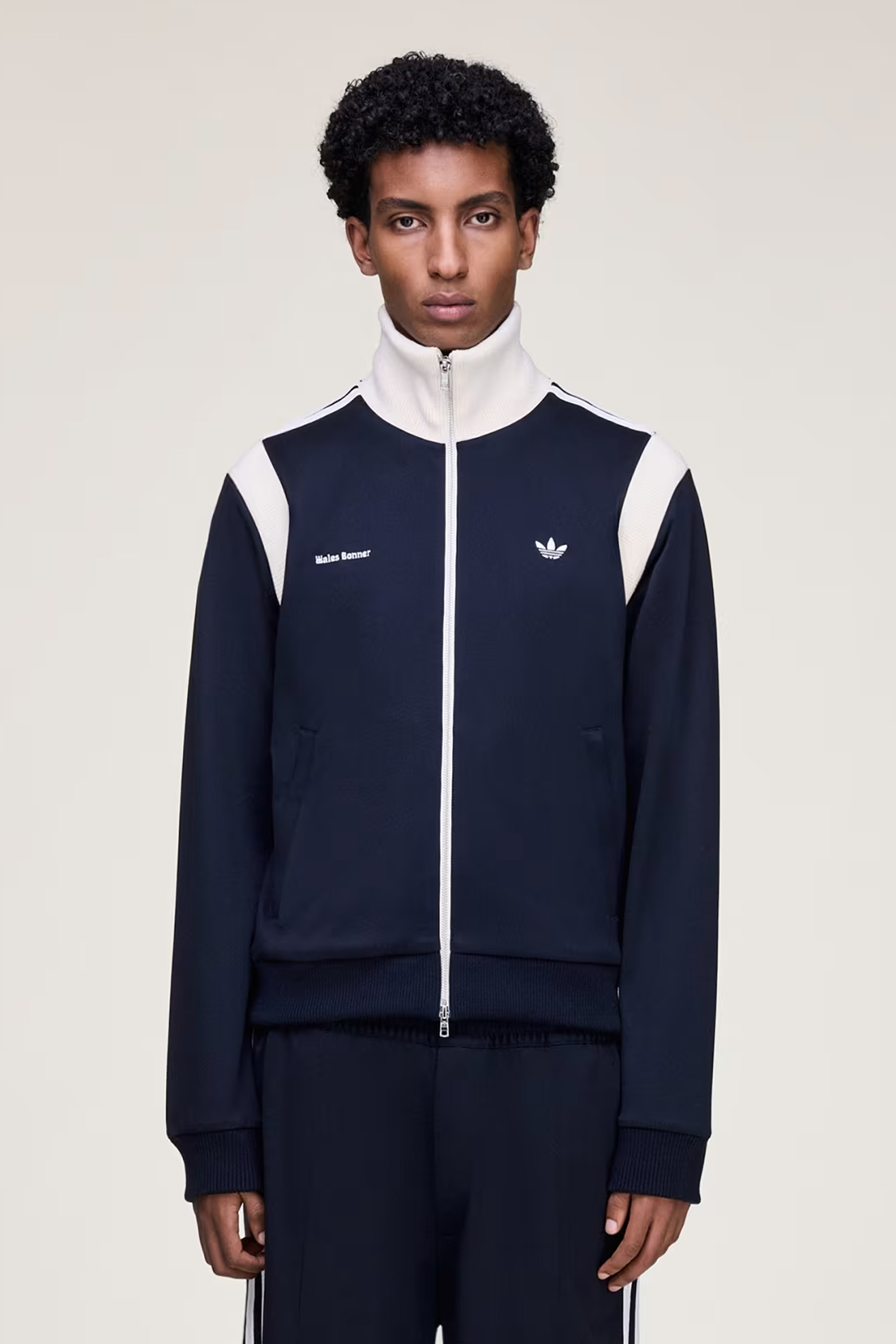 Mantel, Anzug, Jacke, Sweatshirt, Person