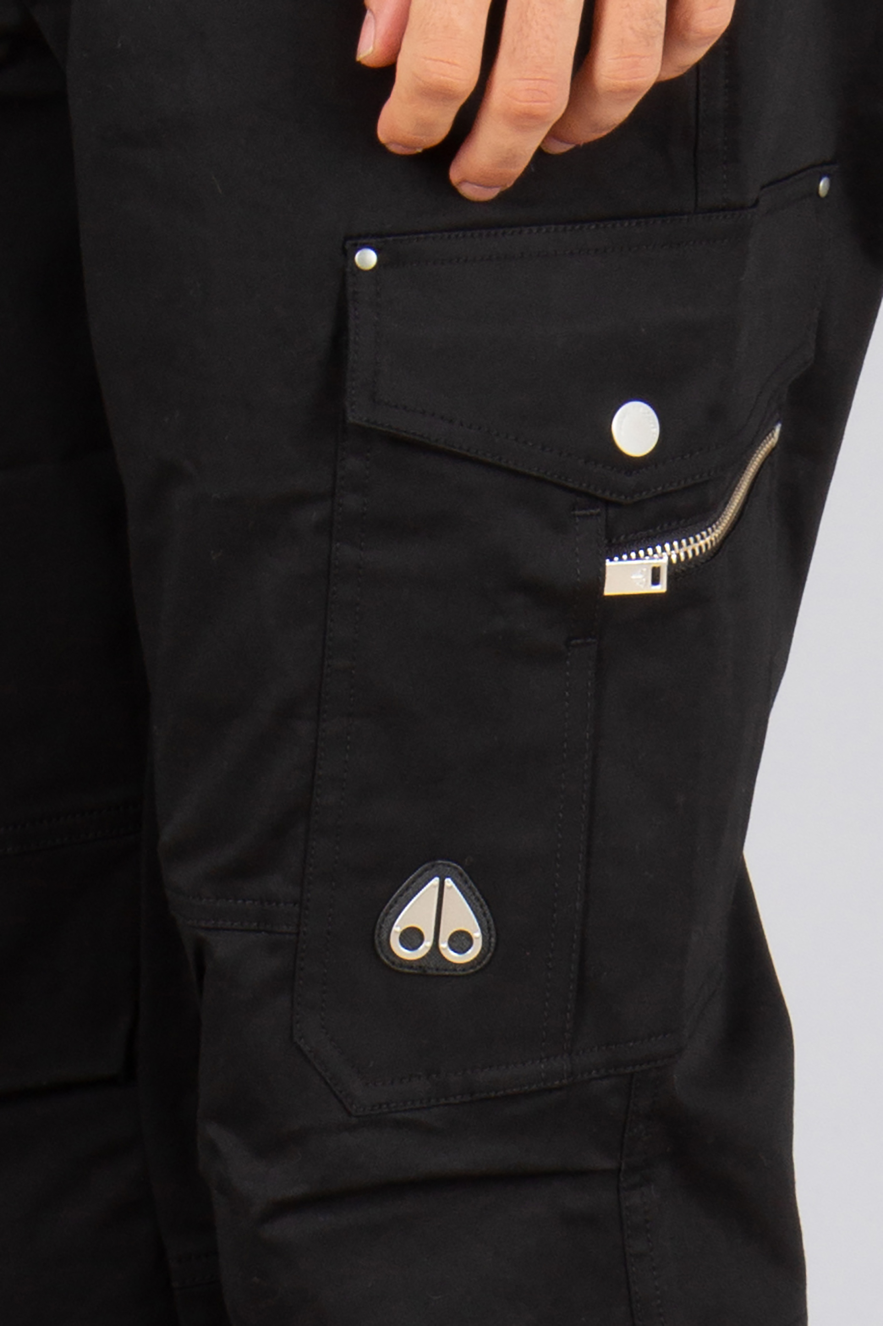 MOOSE KNUCKLES Tapered Fit Cotton Stretch Twill Cargo Pants Brady Bekleidung, Hosen, Mantel