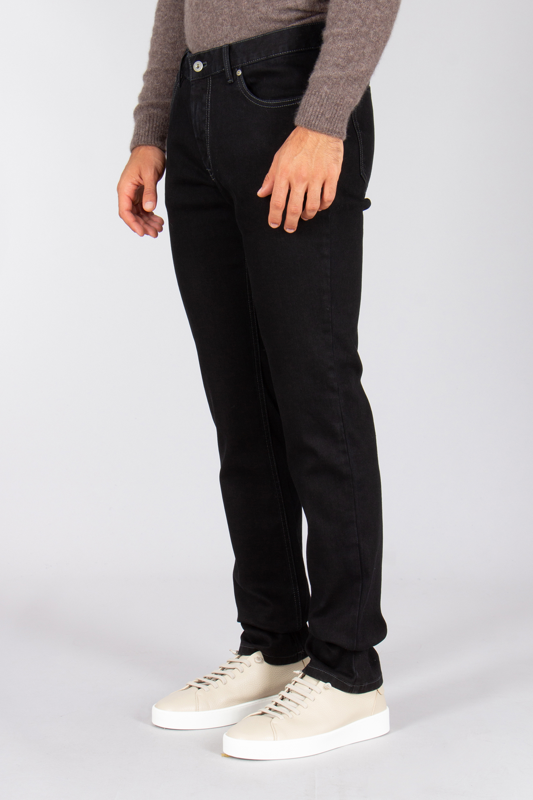 Hosen, Schuh, Sneaker, Jeans, Person