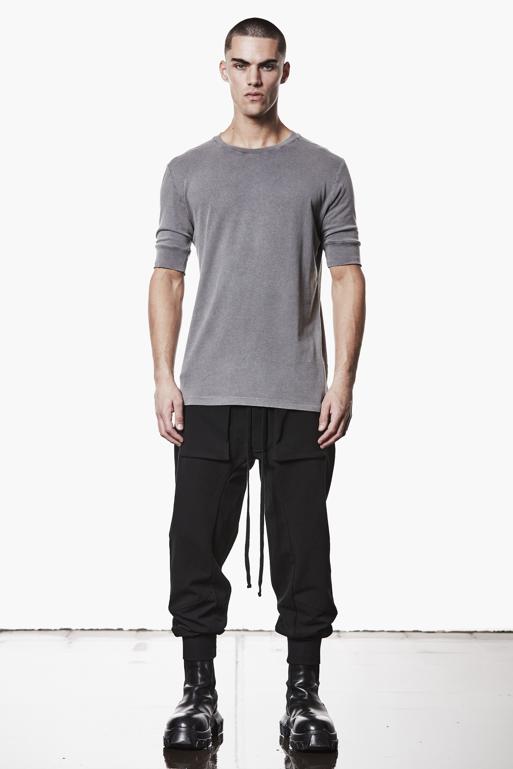 THOM KROM Slim Fit Cotton-Modal Stretch Jersey T-Shirt T-shirt, Langarm, Person, Stehend, Schuh