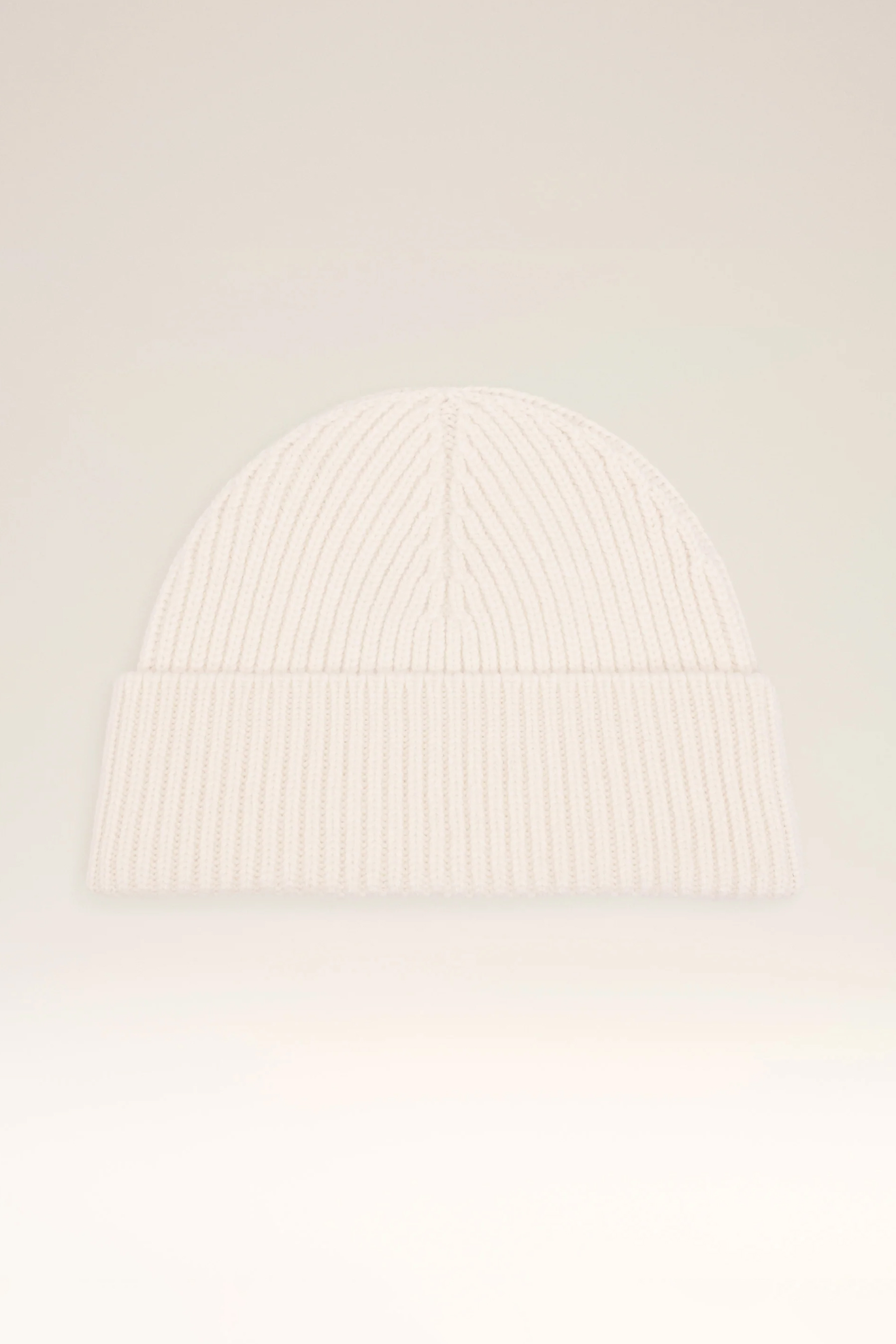 AMI PARIS Ami De Coeur Ribbed Virgin Wool Beanie Mütze, Kleidung, Hut