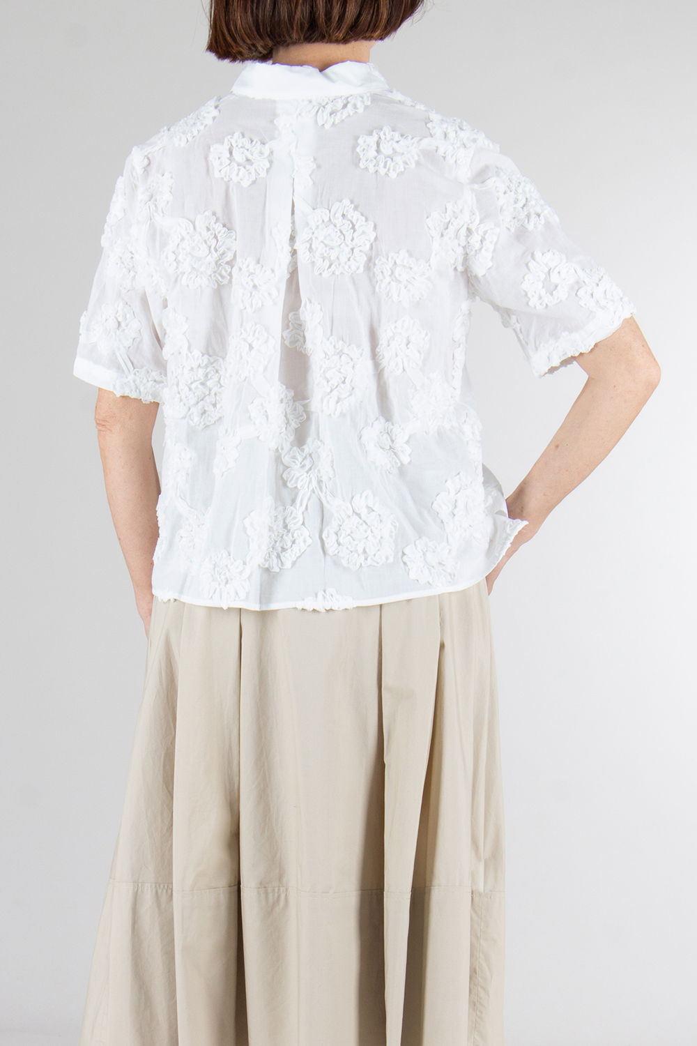 0039 ITALY Relaxed Fix Flower Detail Blouse Bea