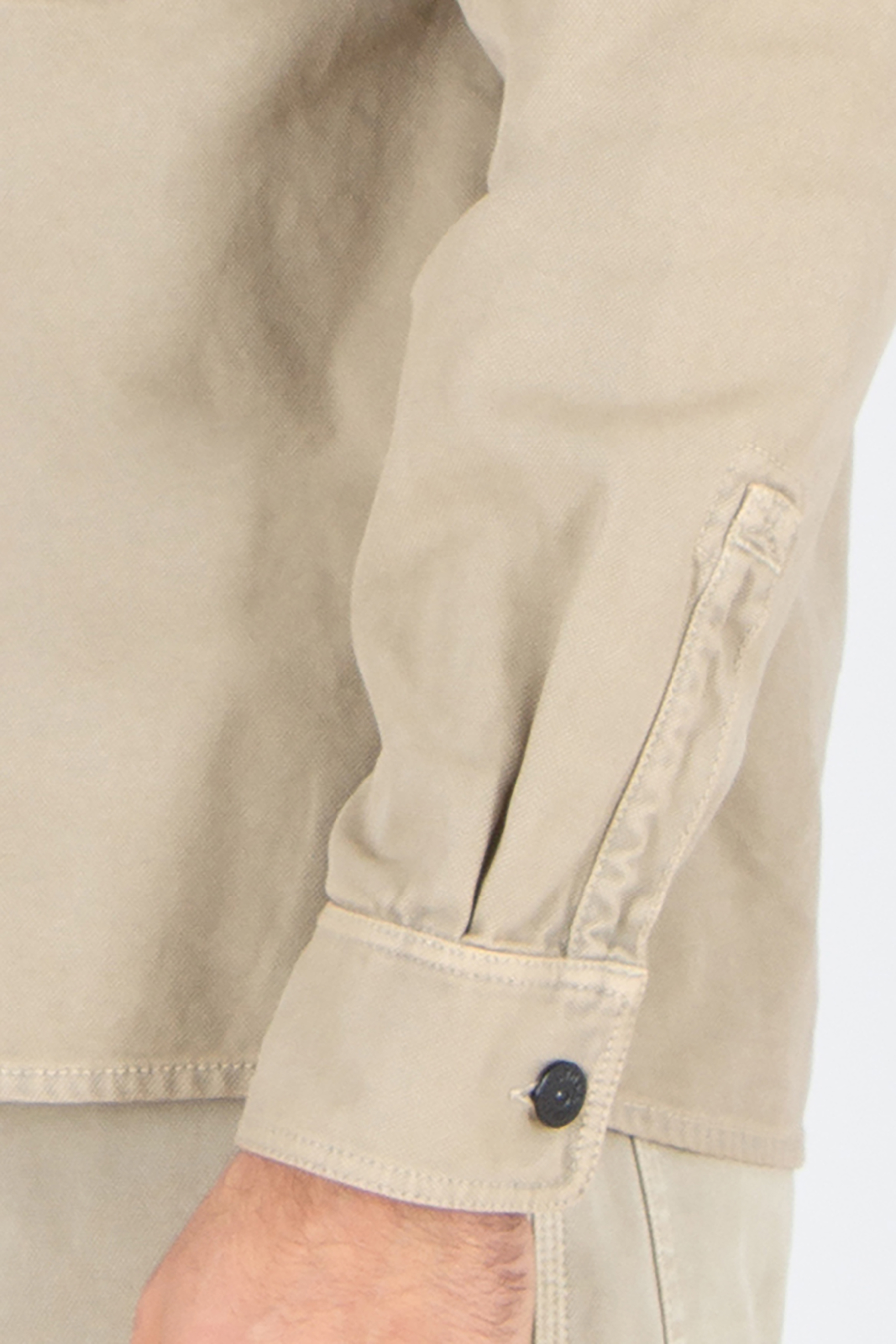 Bekleidung, Mantel, Person, Khaki, Langarm