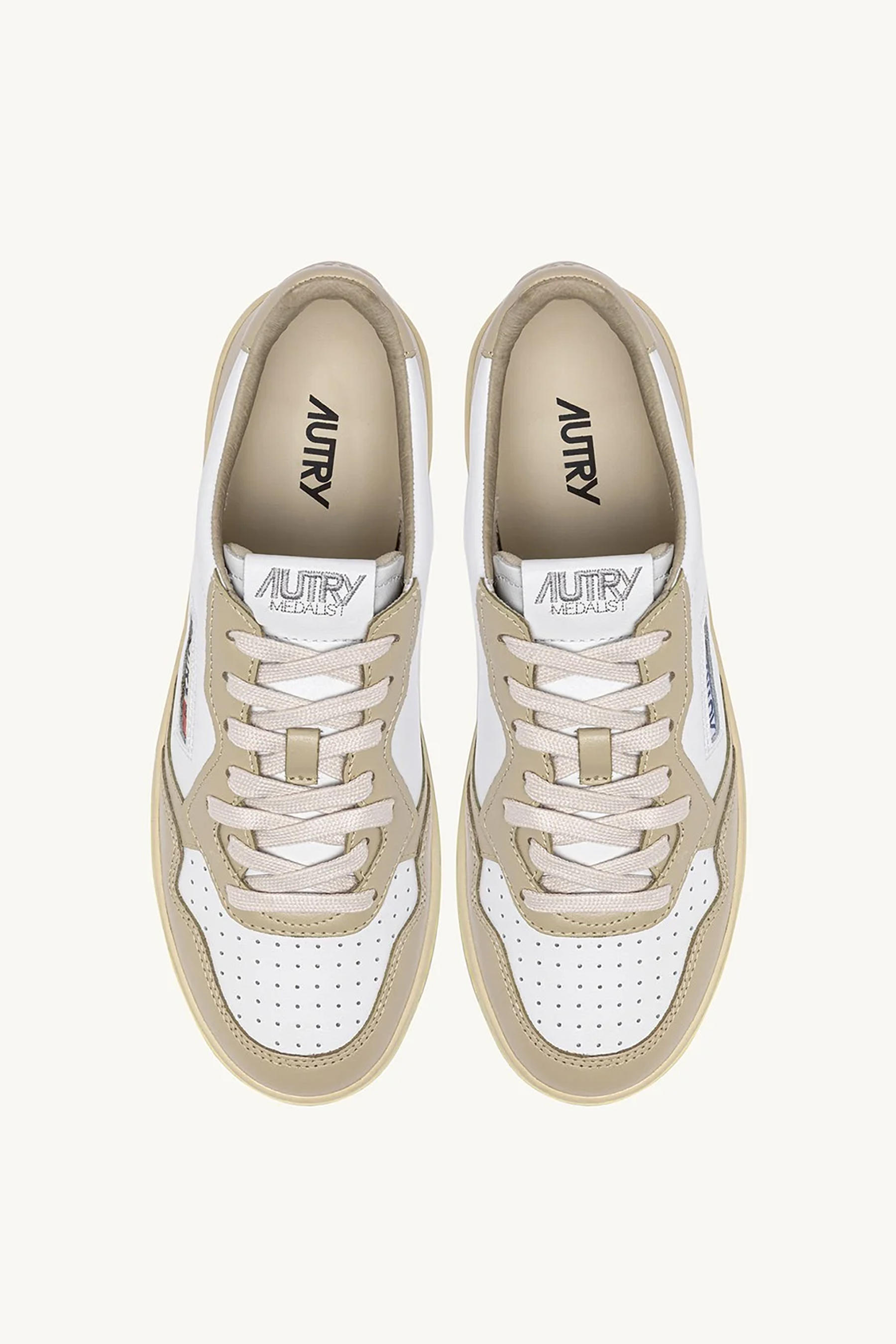 AUTRY Leather Sneakers Medalist Low Bekleidung, Schuhwerk, Schuh, Sneaker