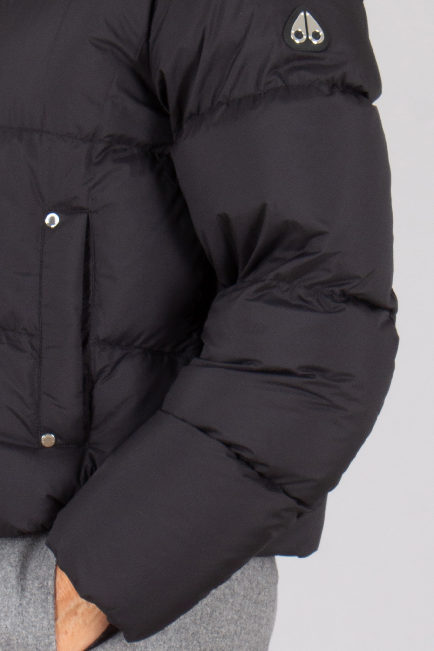 MOOSE KNUCKLES Regular Fit Nylon Down Jacket Belle Dune Short Shealing Puufer Bekleidung, Mantel, Jacke