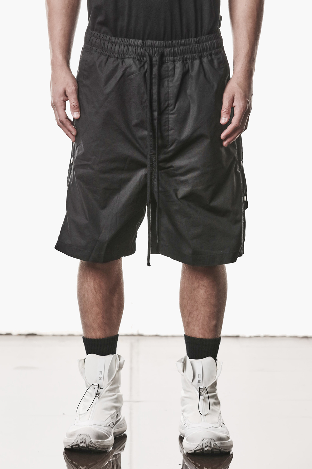 Bekleidung, Kurze Hosen, Schuh, Person, Turnschuh