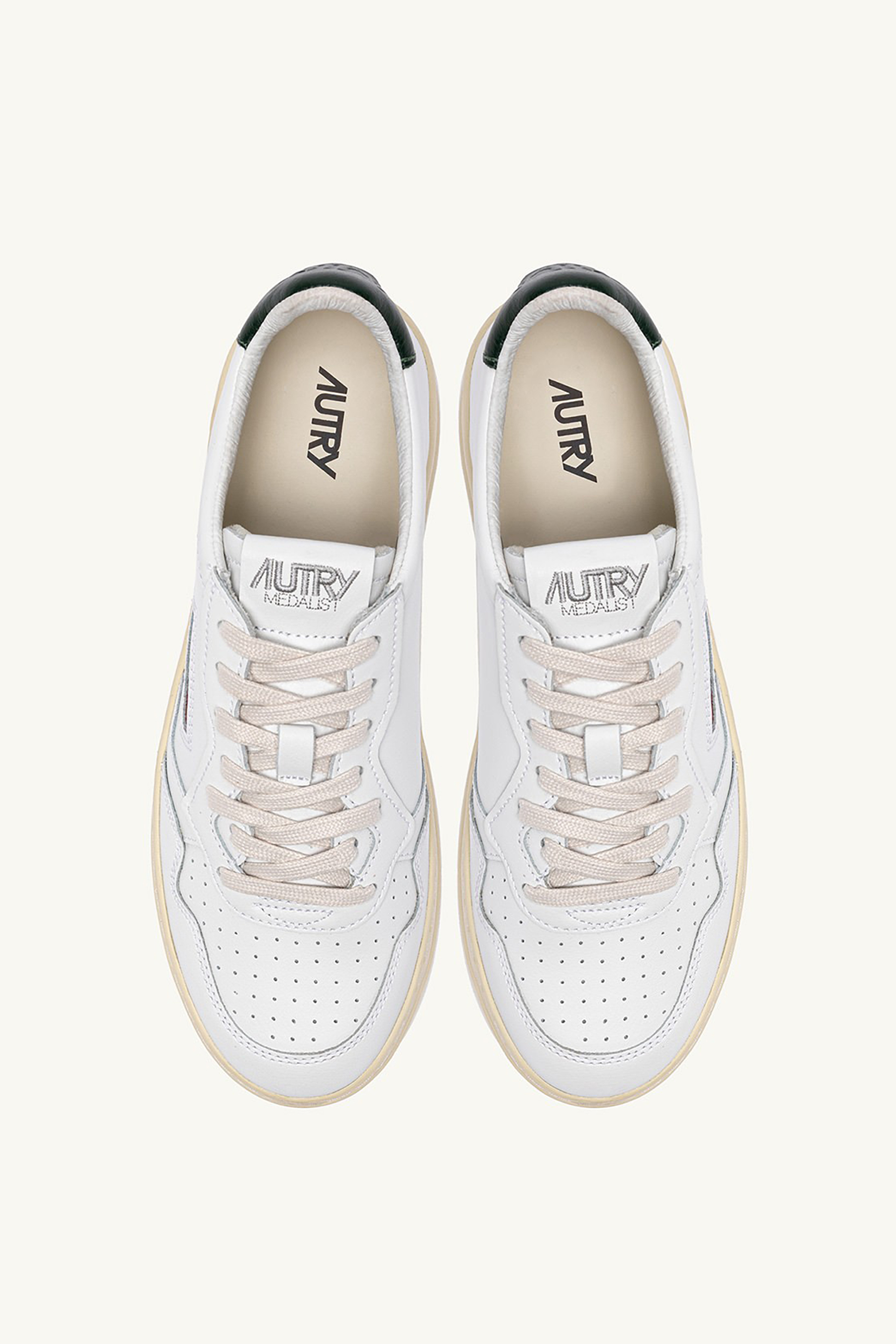 AUTRY Leather Sneakers Medalist Low Bekleidung, Schuhwerk, Schuh, Sneaker