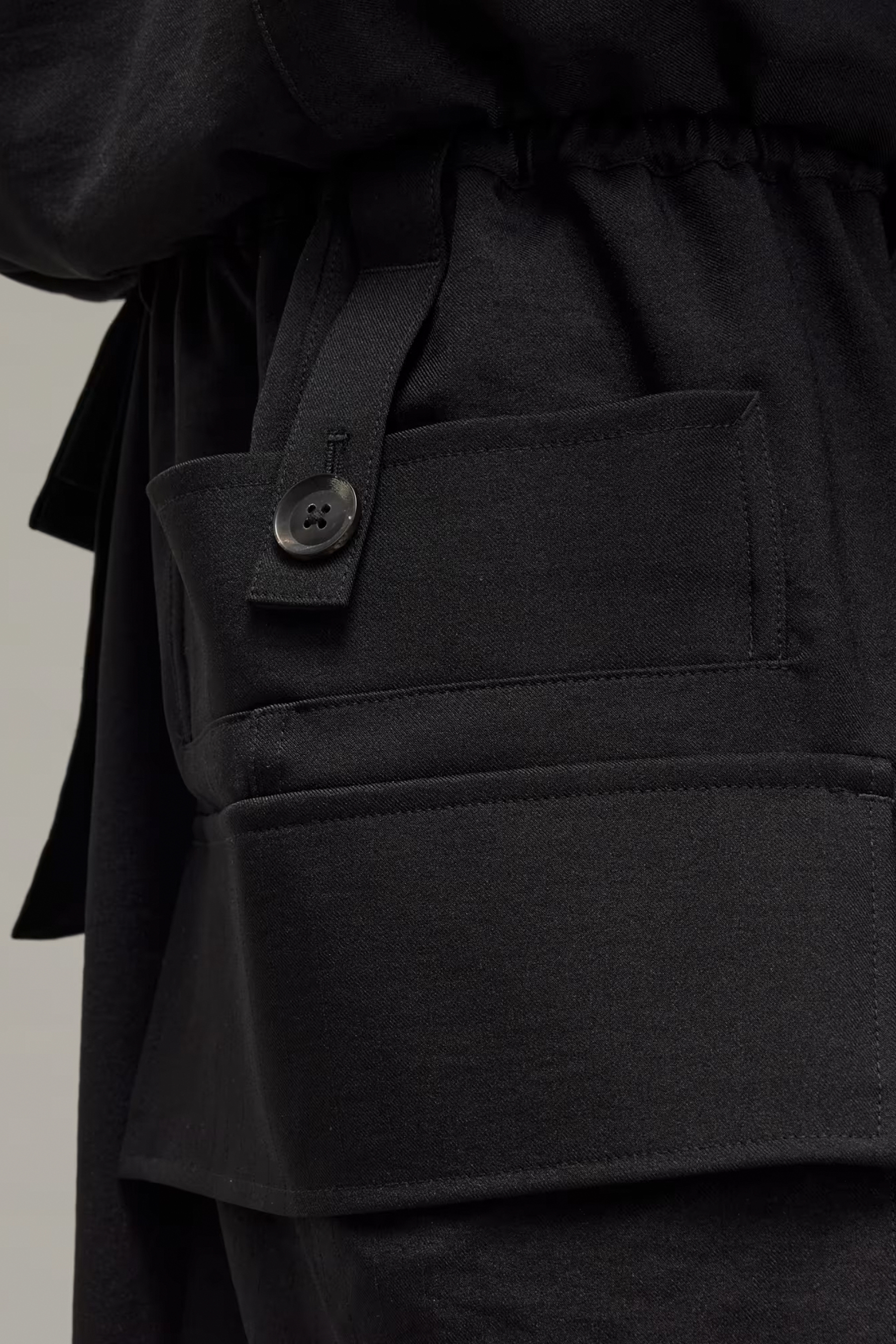 Y-3 Loose Fit Recycled Polyester Twill Sport Uniform Cargo Pants Bekleidung, Mantel