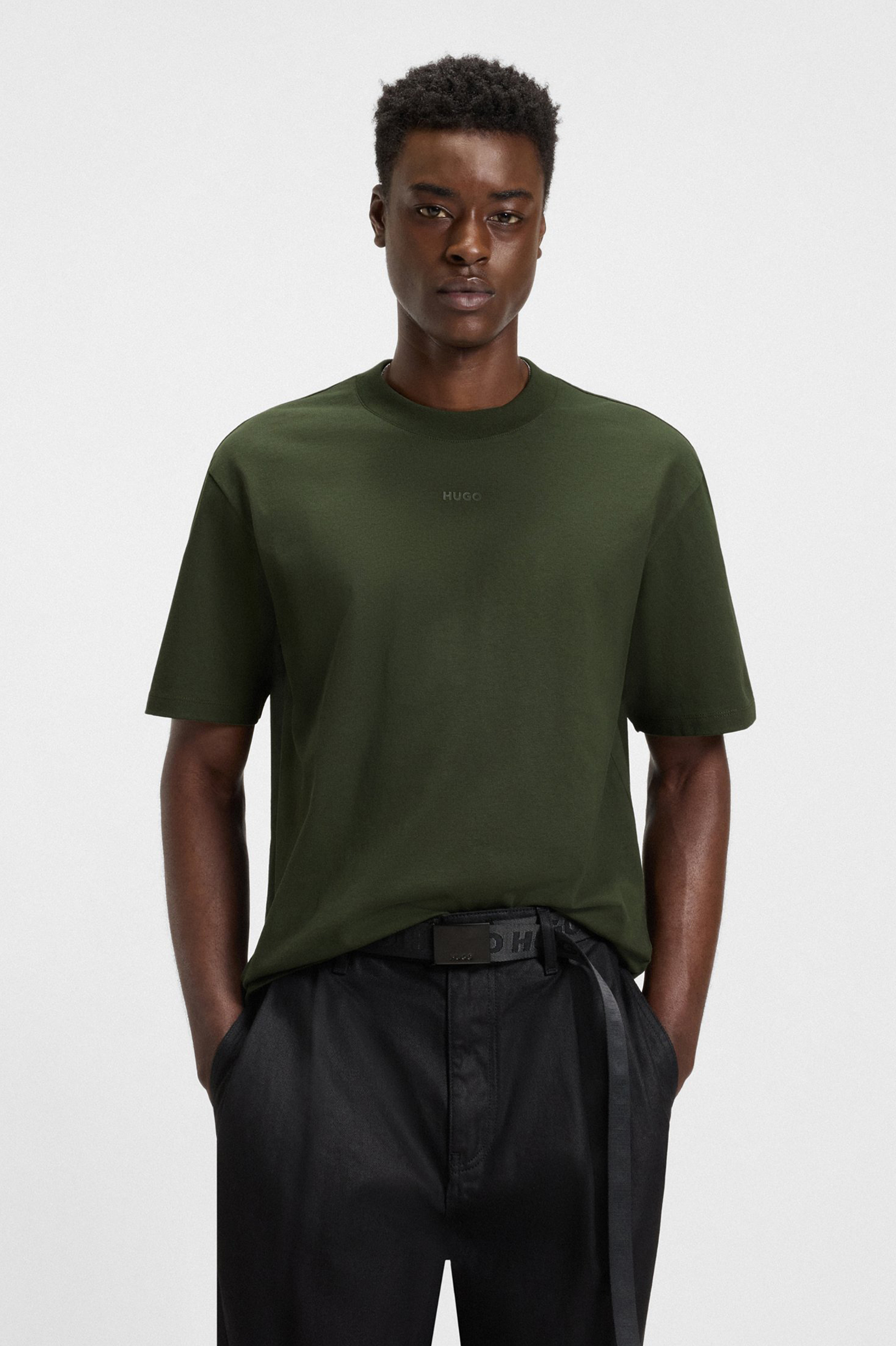 Bekleidung, T-shirt, Ärmel, Hemd, Person