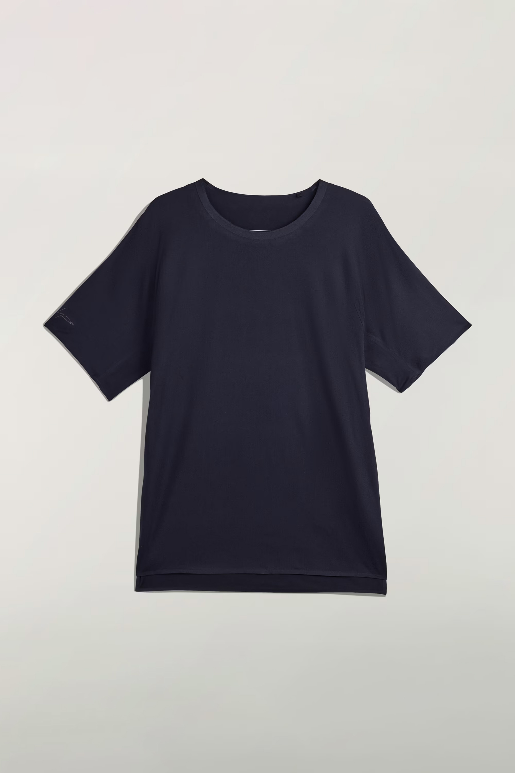 Bekleidung, T-shirt, Ärmel, Langer Ärmel