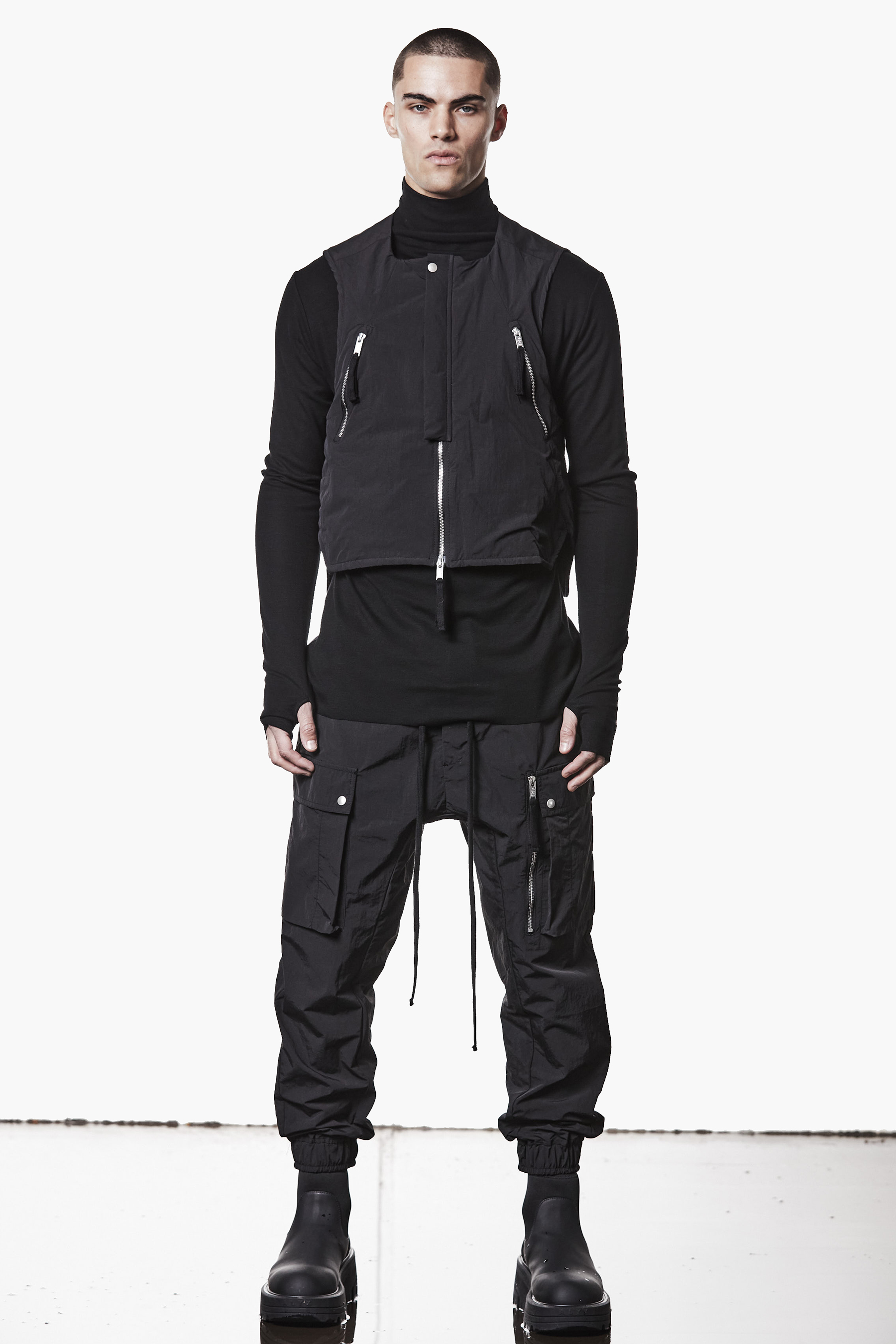 THOM KROM Regular Fit Padded Nylon Vest Mantel, Jacke, Langarm, Hosen, Person