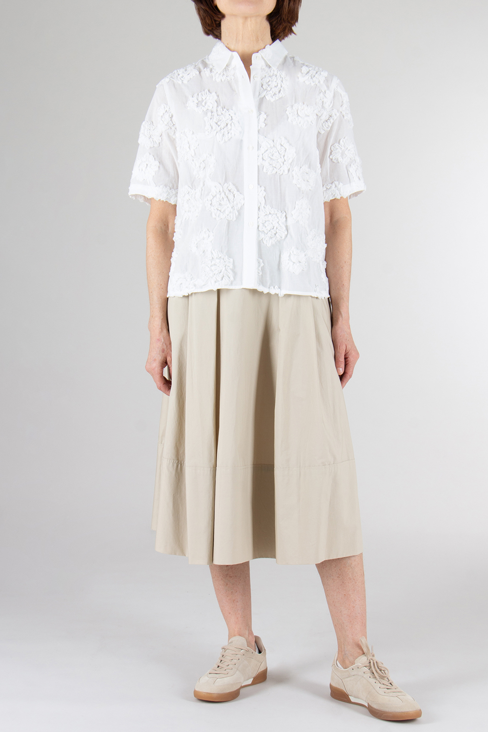 0039 ITALY Relaxed Fix Flower Detail Blouse Bea