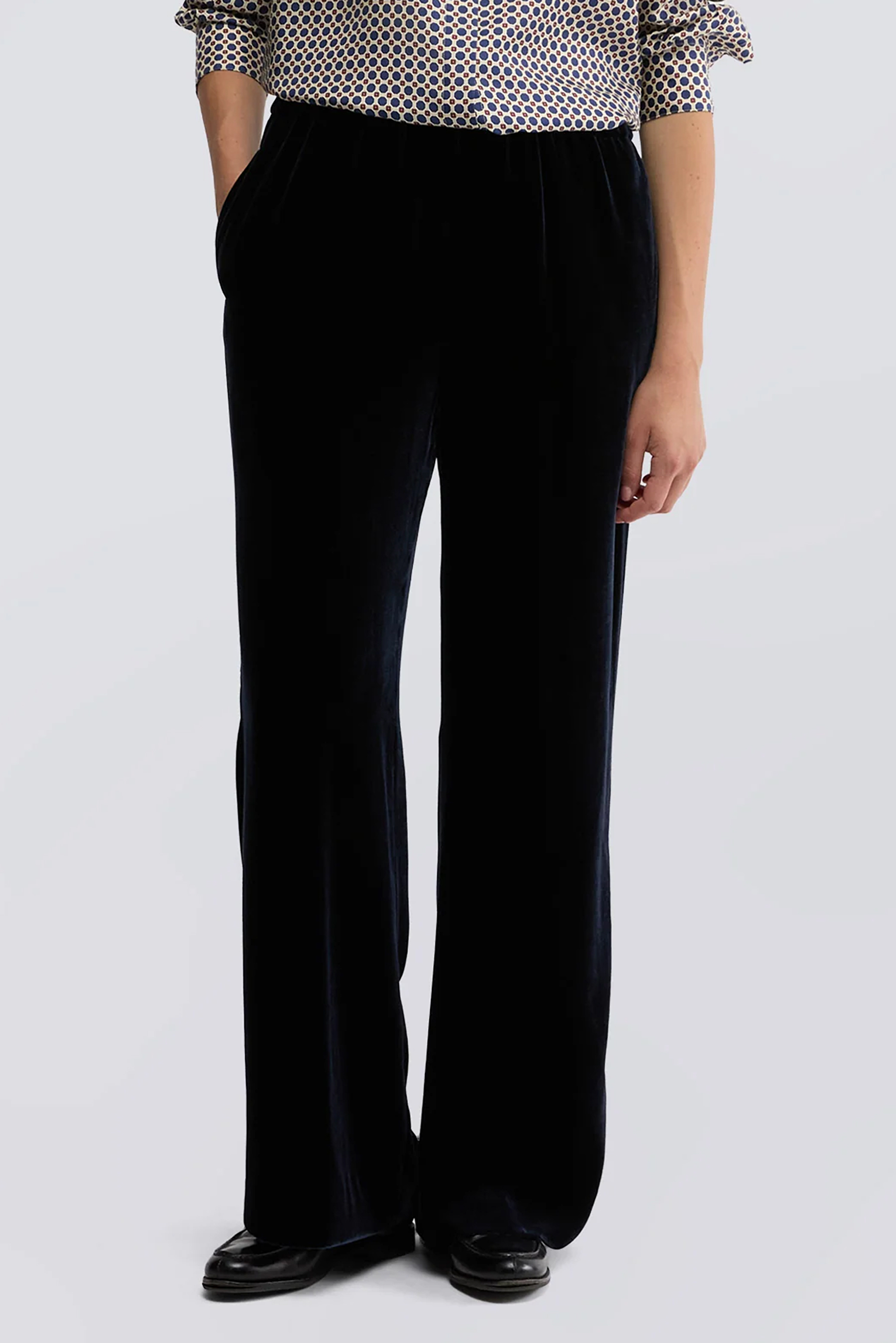 Bekleidung, Hosen, Bluse, Person, Leinen
