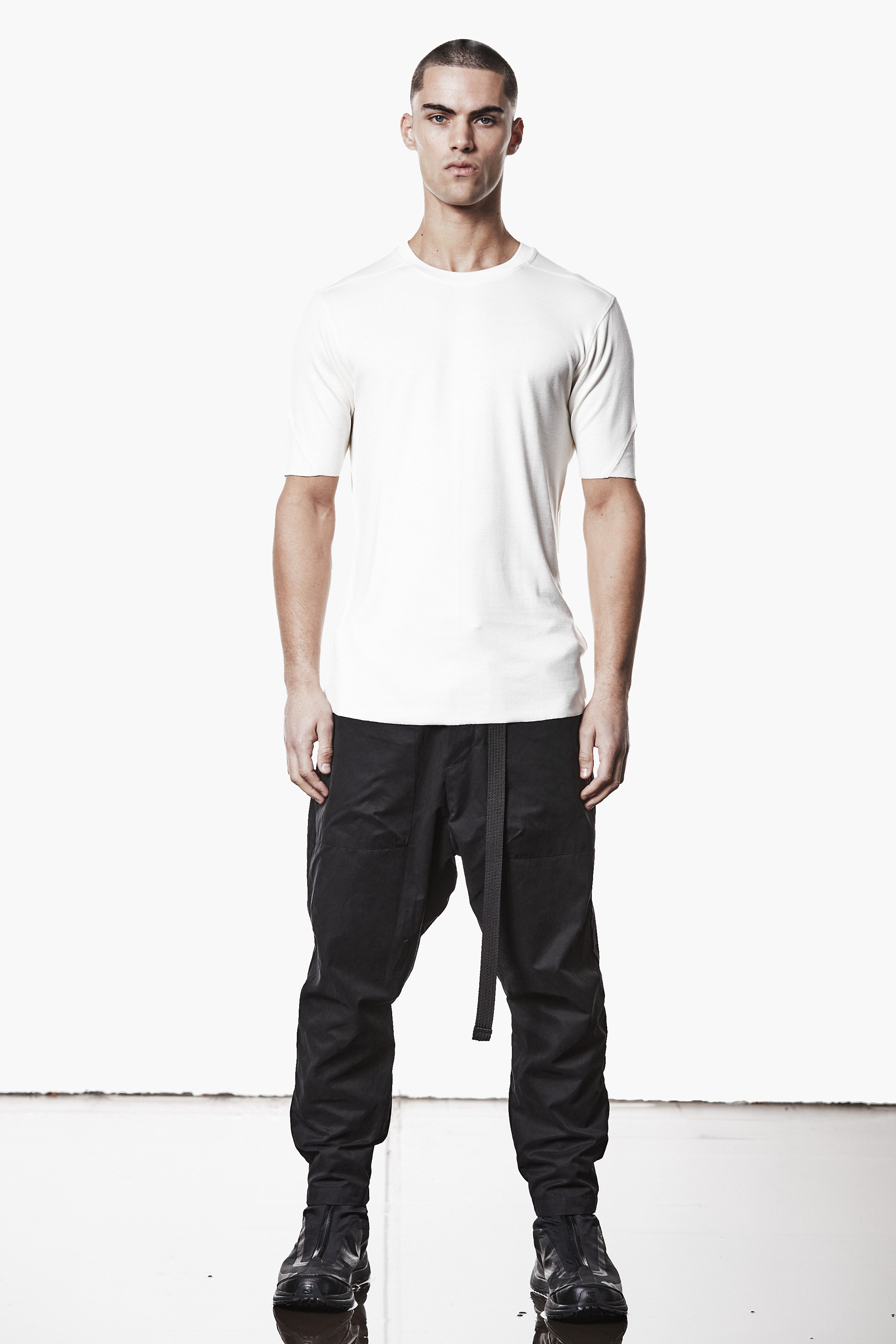 THOM KROM Slim Fit Viscose Stretch Round Neck T-Shirt T-shirt, Person, Stehend, Hosen, Mann