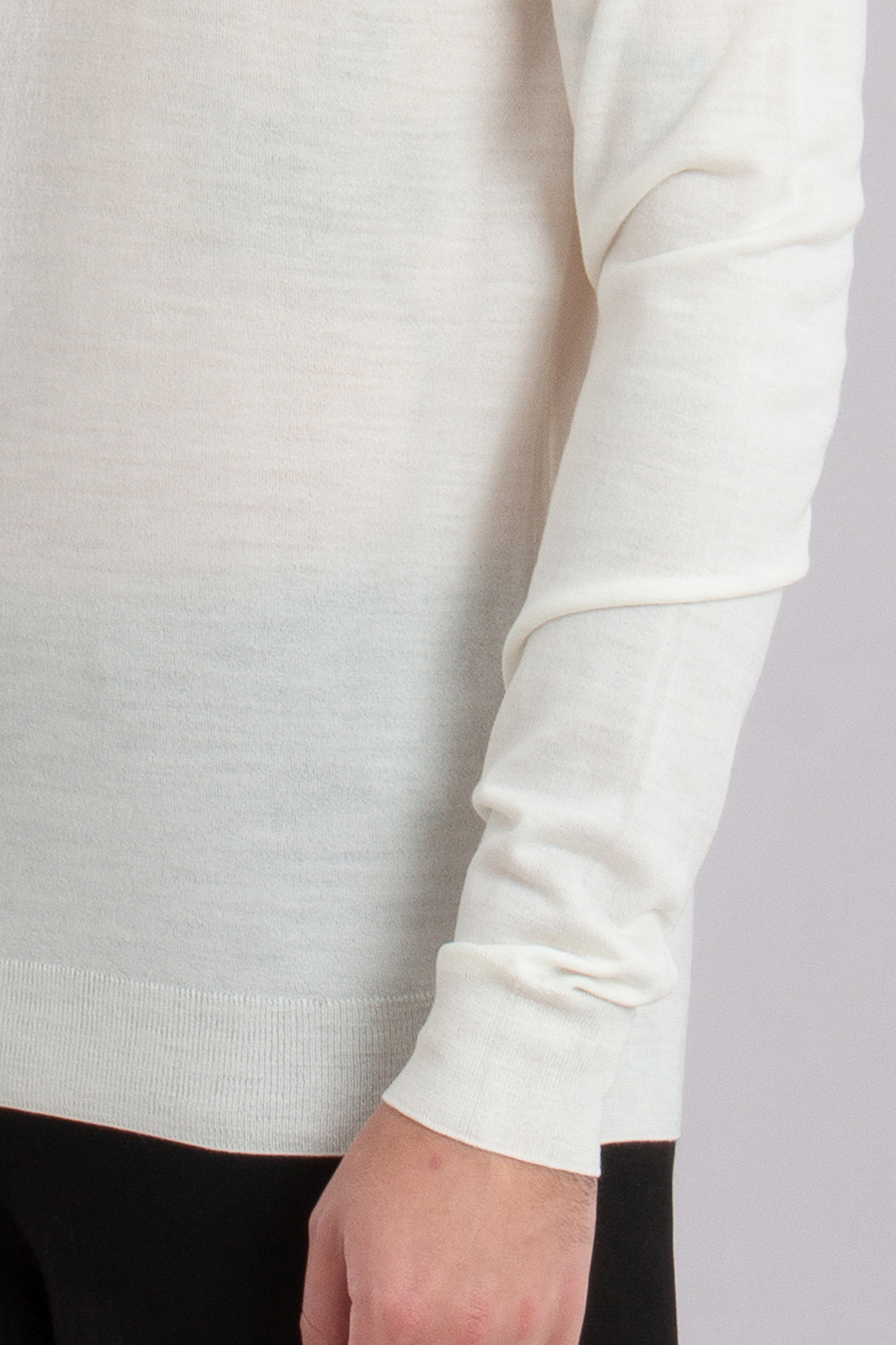 AIDA BARNI Lightweight Wool Turtleneck Sweater AIDA BARNI Lightweight Wool Turtleneck Sweater