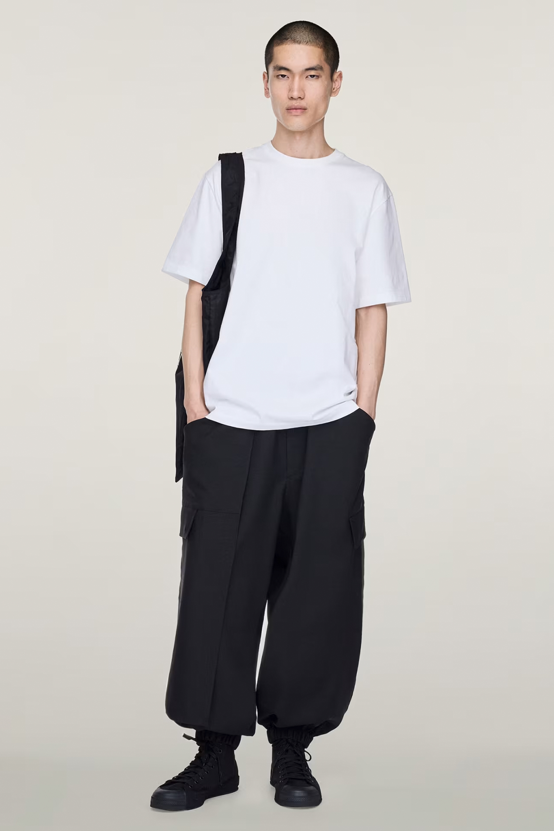 Person, Stehend, Bluse, Hosen, Mann