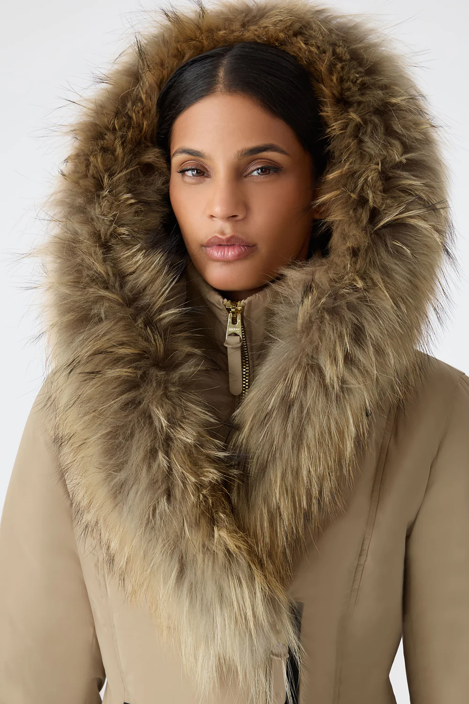 MACKAGE Fitted Raccoon Fur Signature Collar Recycled Shell Down Jacket Adali-F Mantel, Erwachsener, Weiblich, Person, Frau