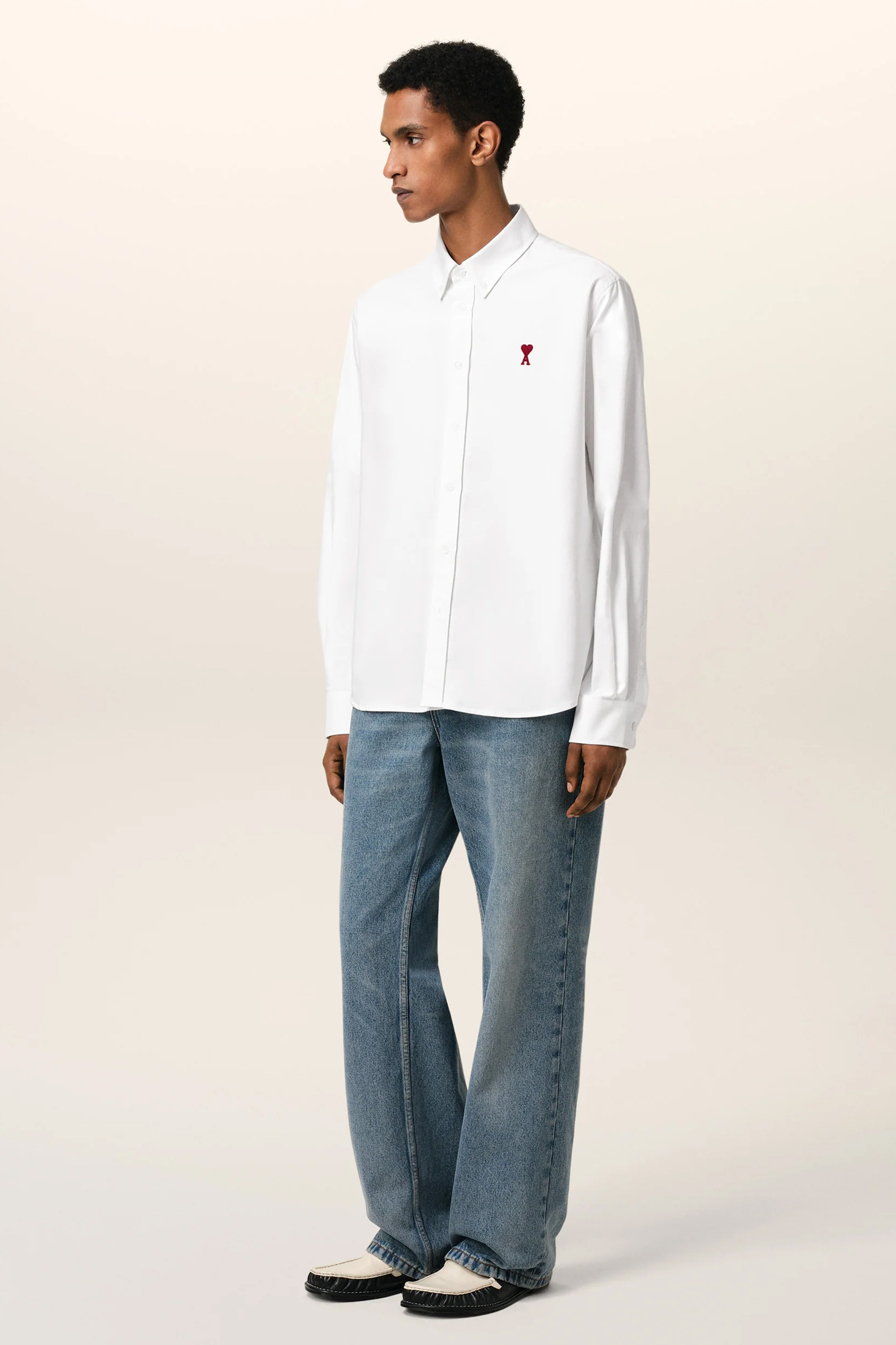AMI PARIS Classic Fit Ami De Coeur Cotton Oxford Button-Down Shirt Hemd, Hosen, Mantel, Laborkittel, Person