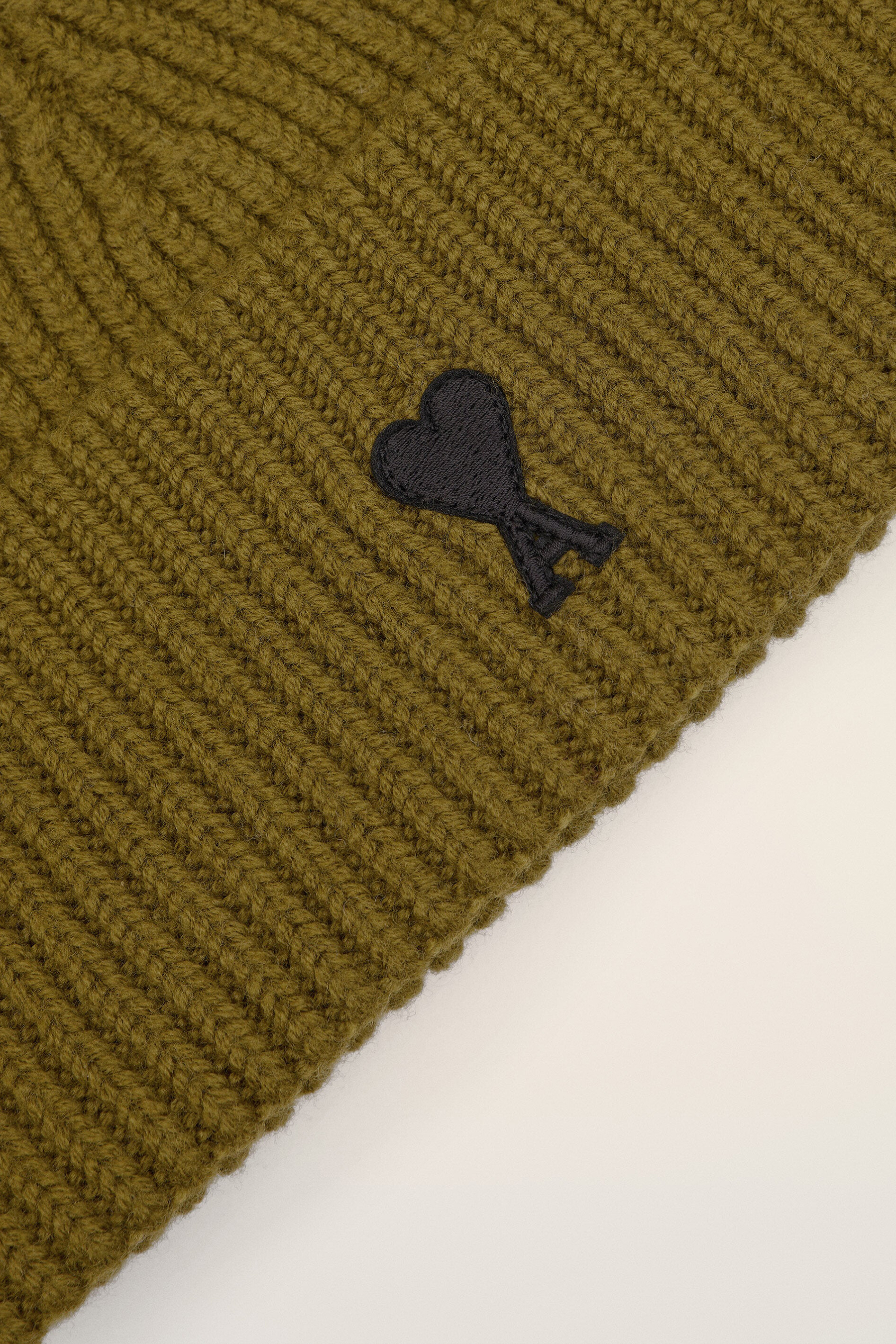 AMI PARIS Ami De Coeur Ribbed Virgin Wool Beanie Dekoration für Zuhause, Teppich, Kleidung, Strickwaren, Pullover