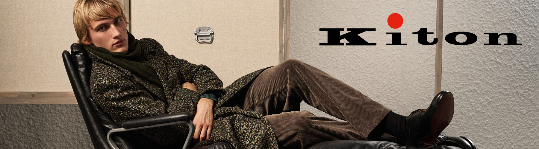 Moebel, Person, Schuh, Stuhl, Sitzend