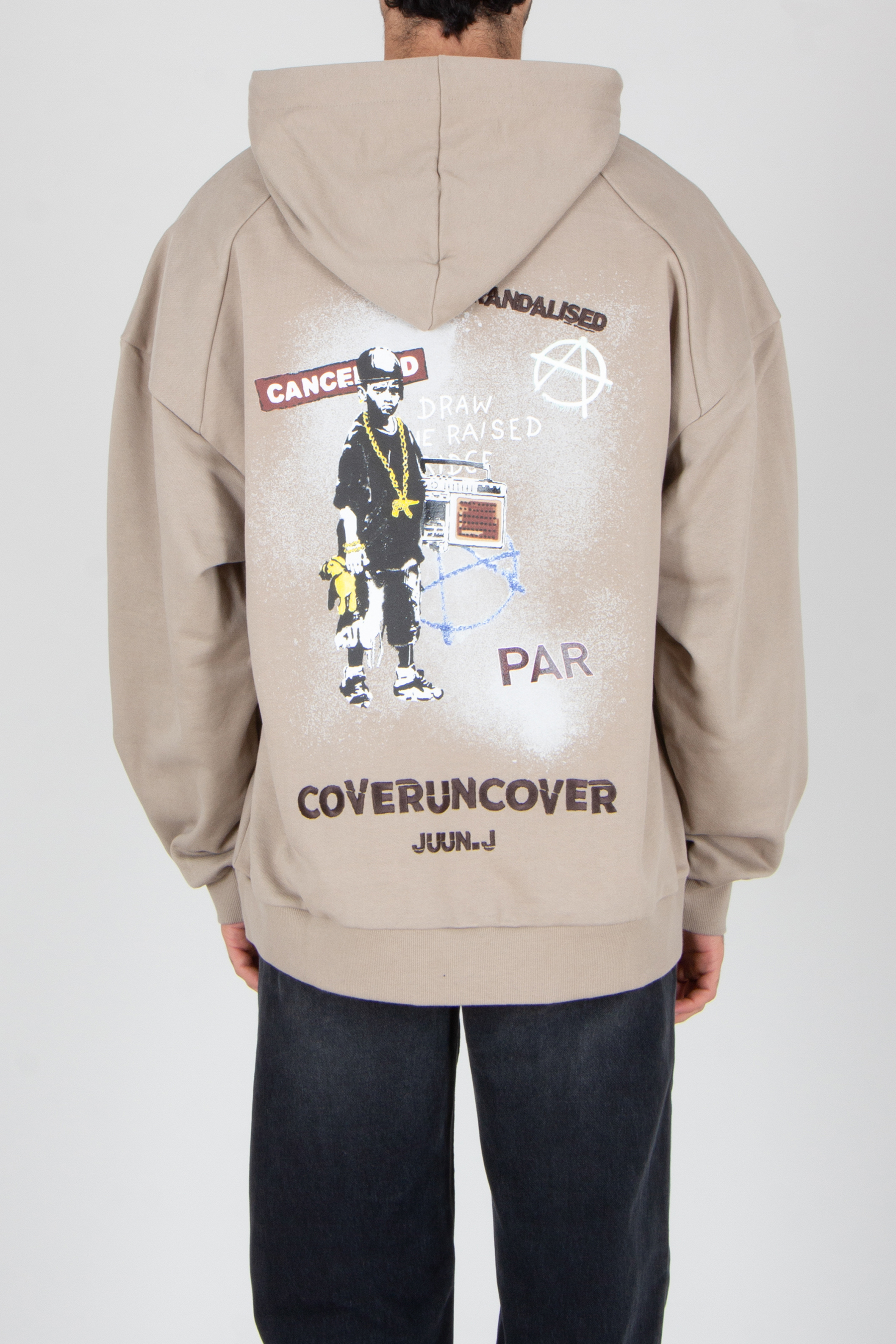 Strickwaren, Pullover, Sweatshirt, Kapuzenpulli, Jeanshose