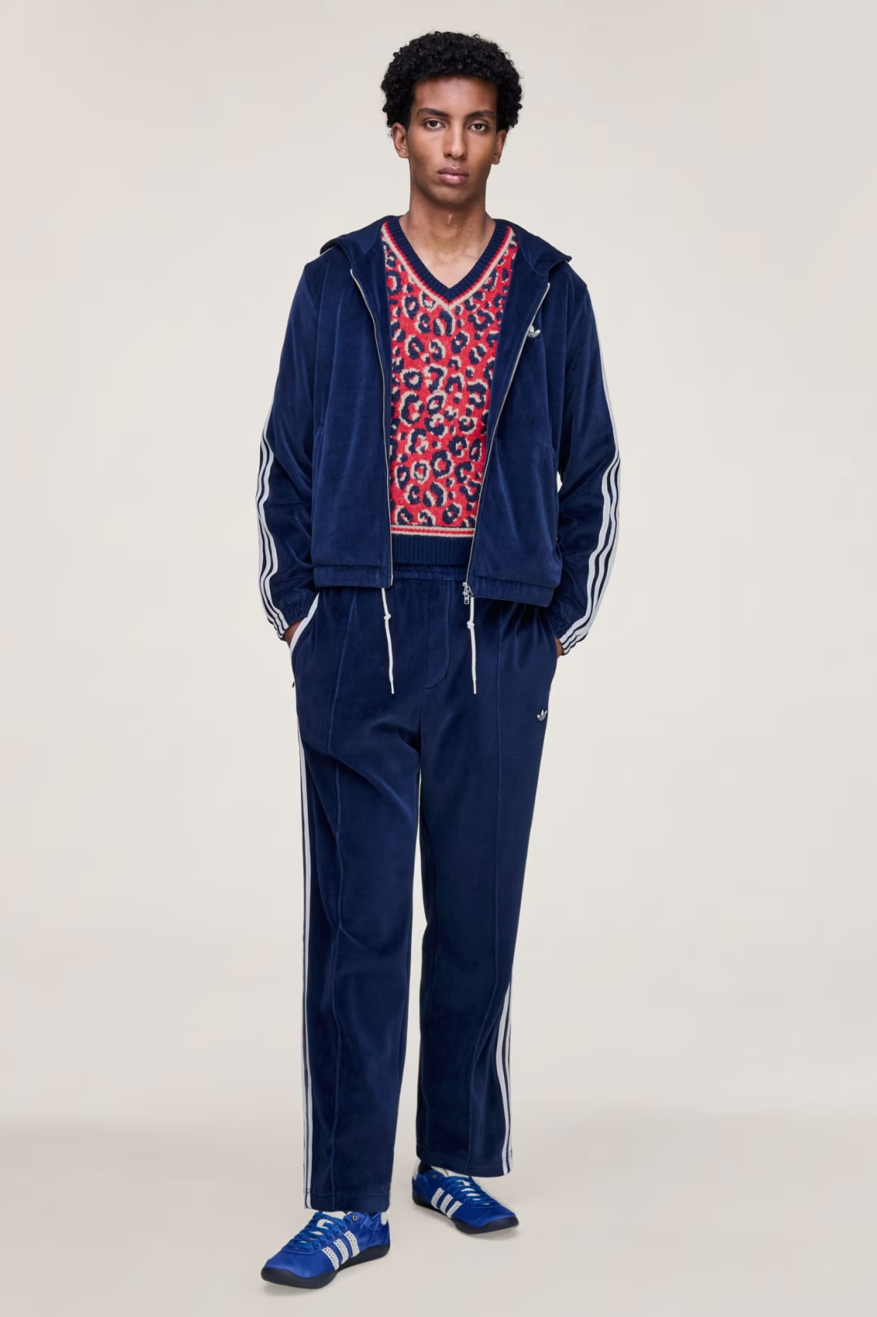 Person, Stehend, Anzug, Erwachsener, Mann