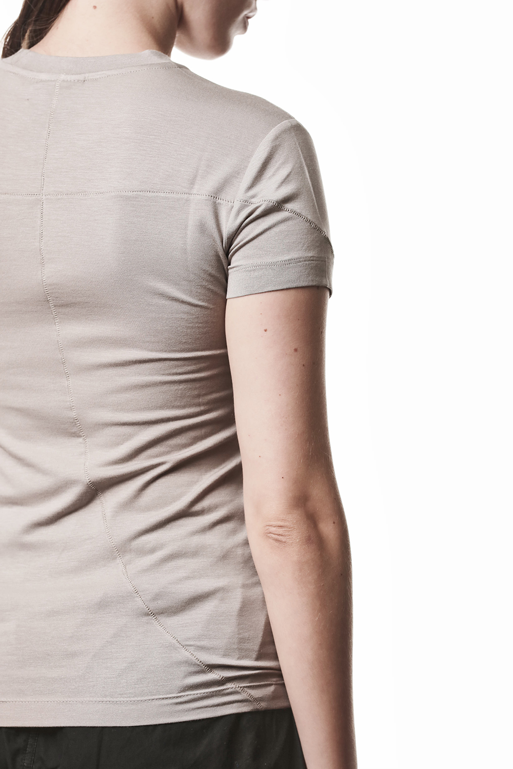 Bekleidung, T-shirt, Person, Ärmel