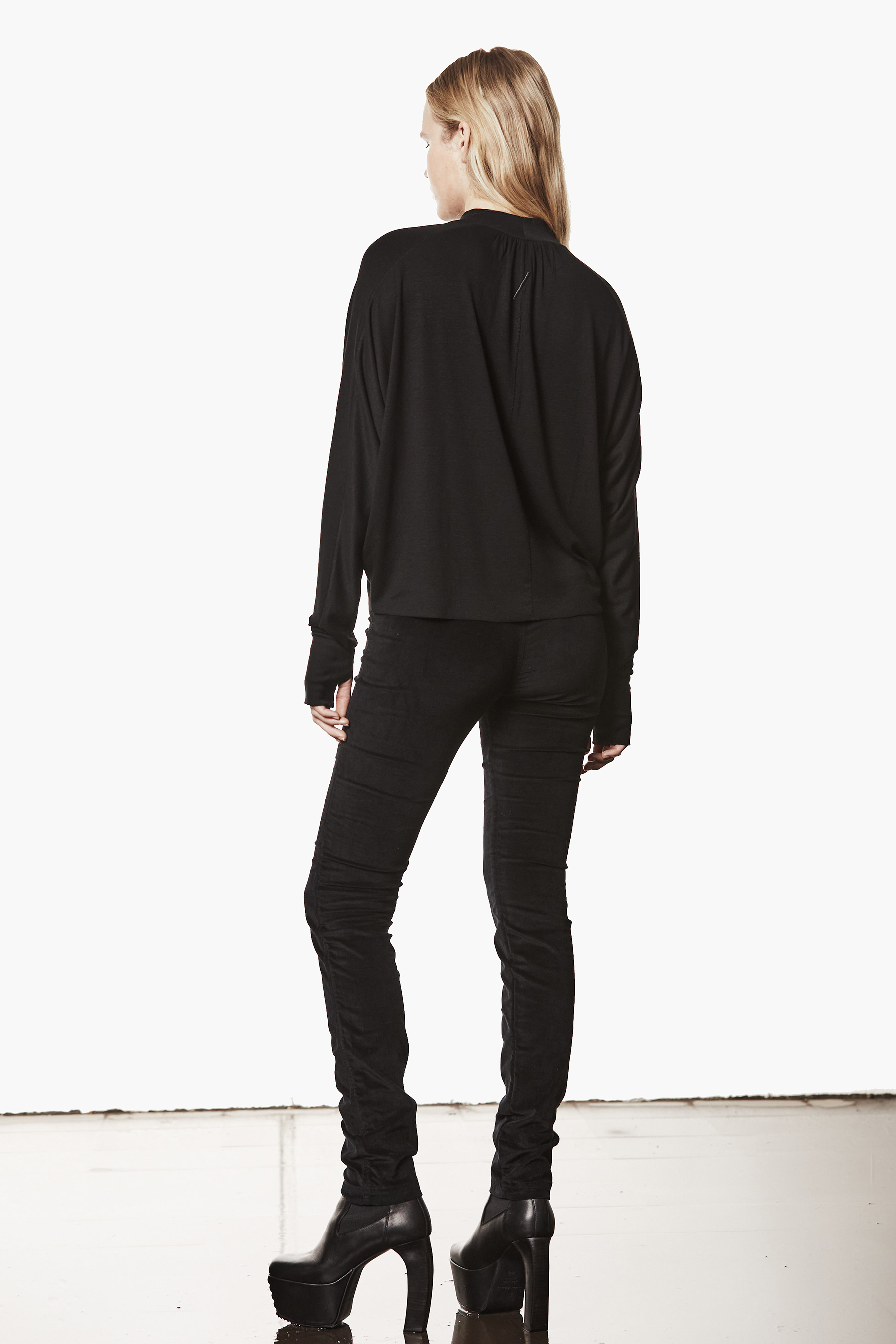 THOM KROM Oversized Viscose Stretch Mock Neck Long-Sleeve Top Schuh, Langer Ärmel, Hoher Absatz, Hosen, Person