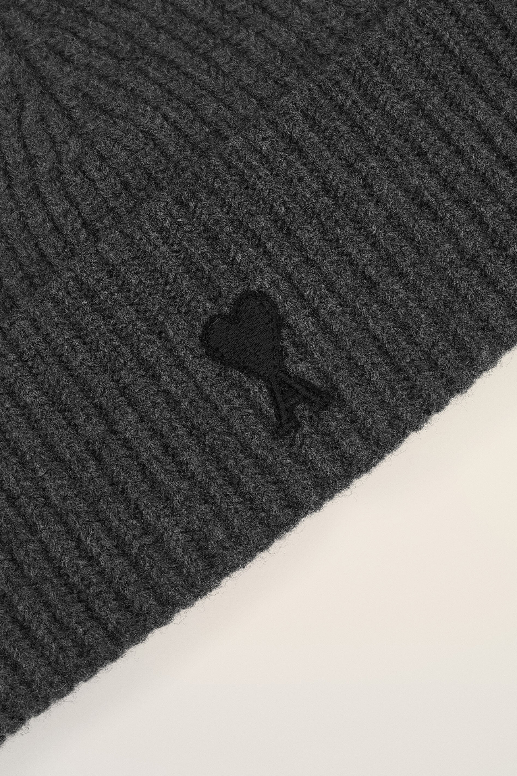 AMI PARIS Ami De Coeur Ribbed Virgin Wool Beanie Dekoration für Zuhause, Teppich, Kleidung, Hut
