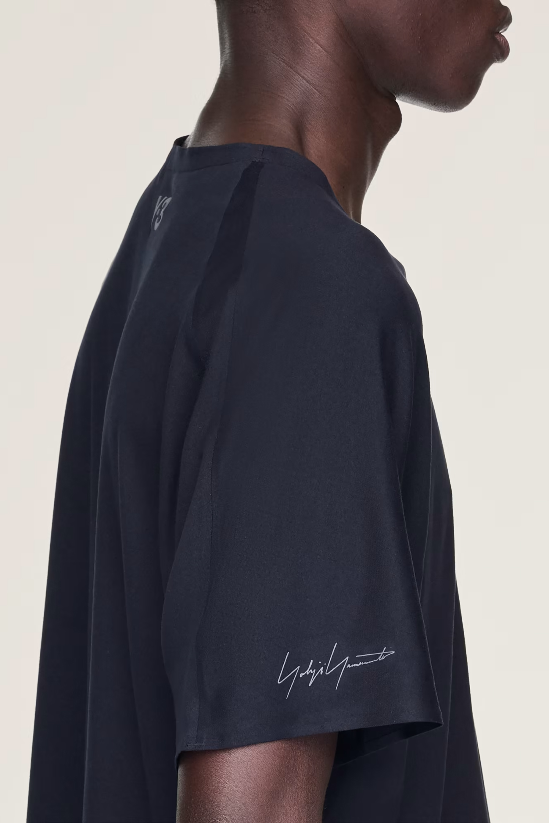 Bekleidung, T-shirt, Ärmel, Person, Langarm