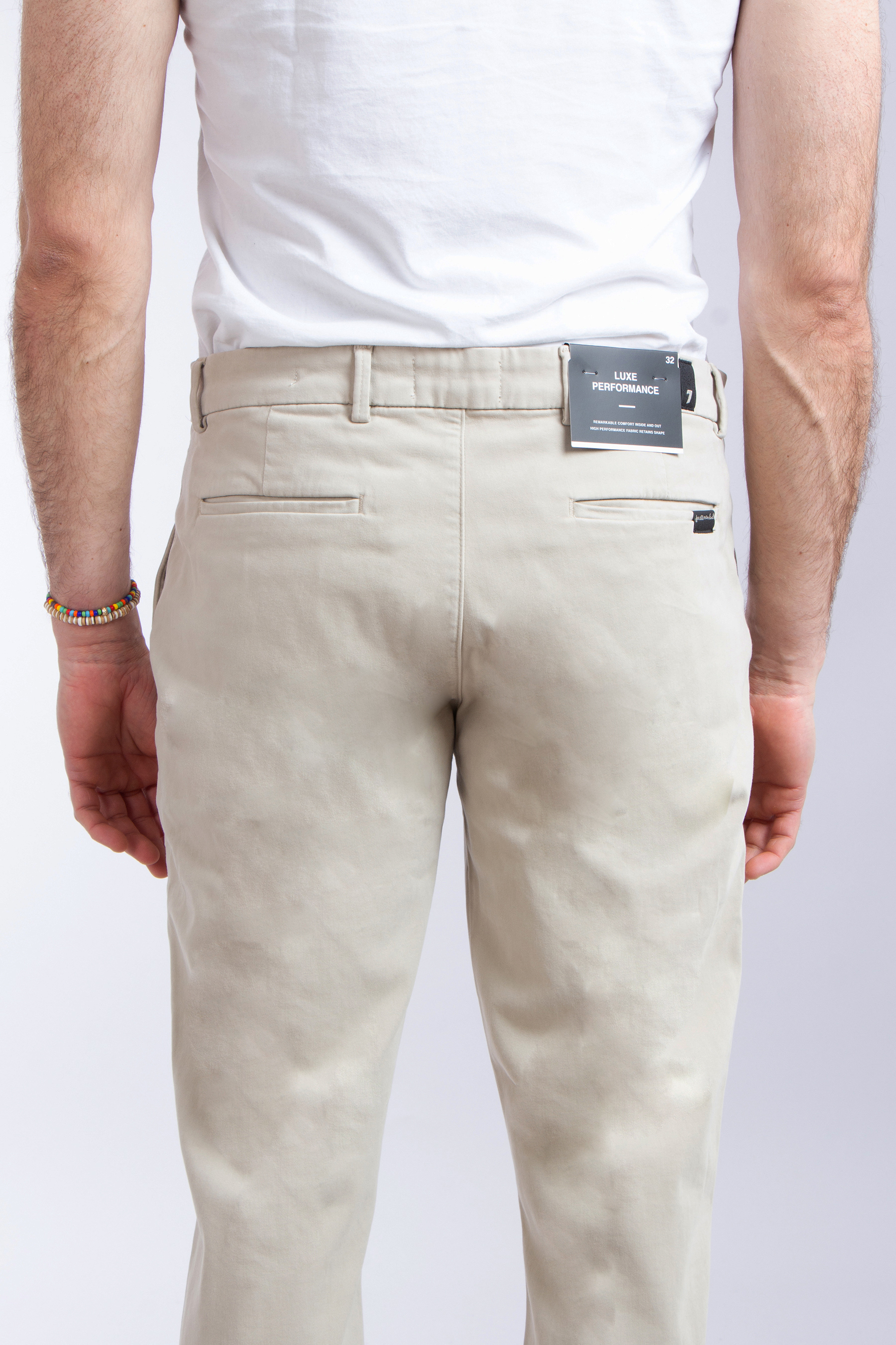 7 FOR ALL MANKIND Luxe Performance Sateen Pants Slimmy Chino 7 FOR ALL MANKIND Luxe Performance Sateen Pants Slimmy Chino
