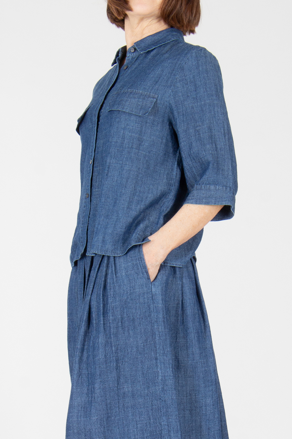 0039 ITALY Straight Fit Lyocell-Linen Denim Short-Sleeve Blouse